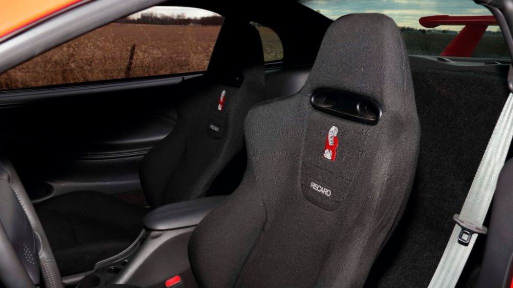 UM FORD MUSTANG SVT COBRA R 2000 COM SOMENTE 772 KM SERÁ LEILOADO NOS ESTADOS UNIDOS, foto 10