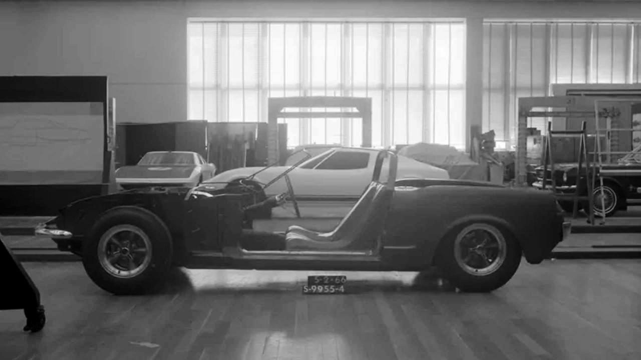 FORD REVELA UM ANTIGO PROJETO SECRETO DO MUSTANG COM MOTOR CENTRAL, foto 2