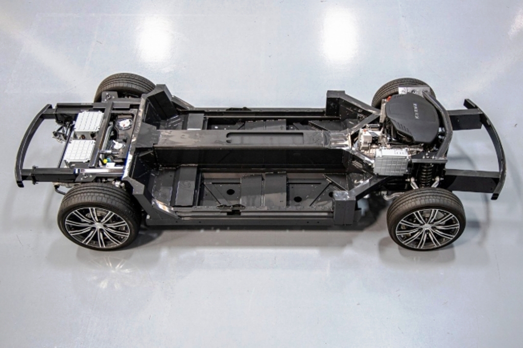 KARMA REVERO GTE: FABRICANTE ANUNCIA O SEU PRIMEIRO MODELO ELÉTRICO PURO, foto 2
