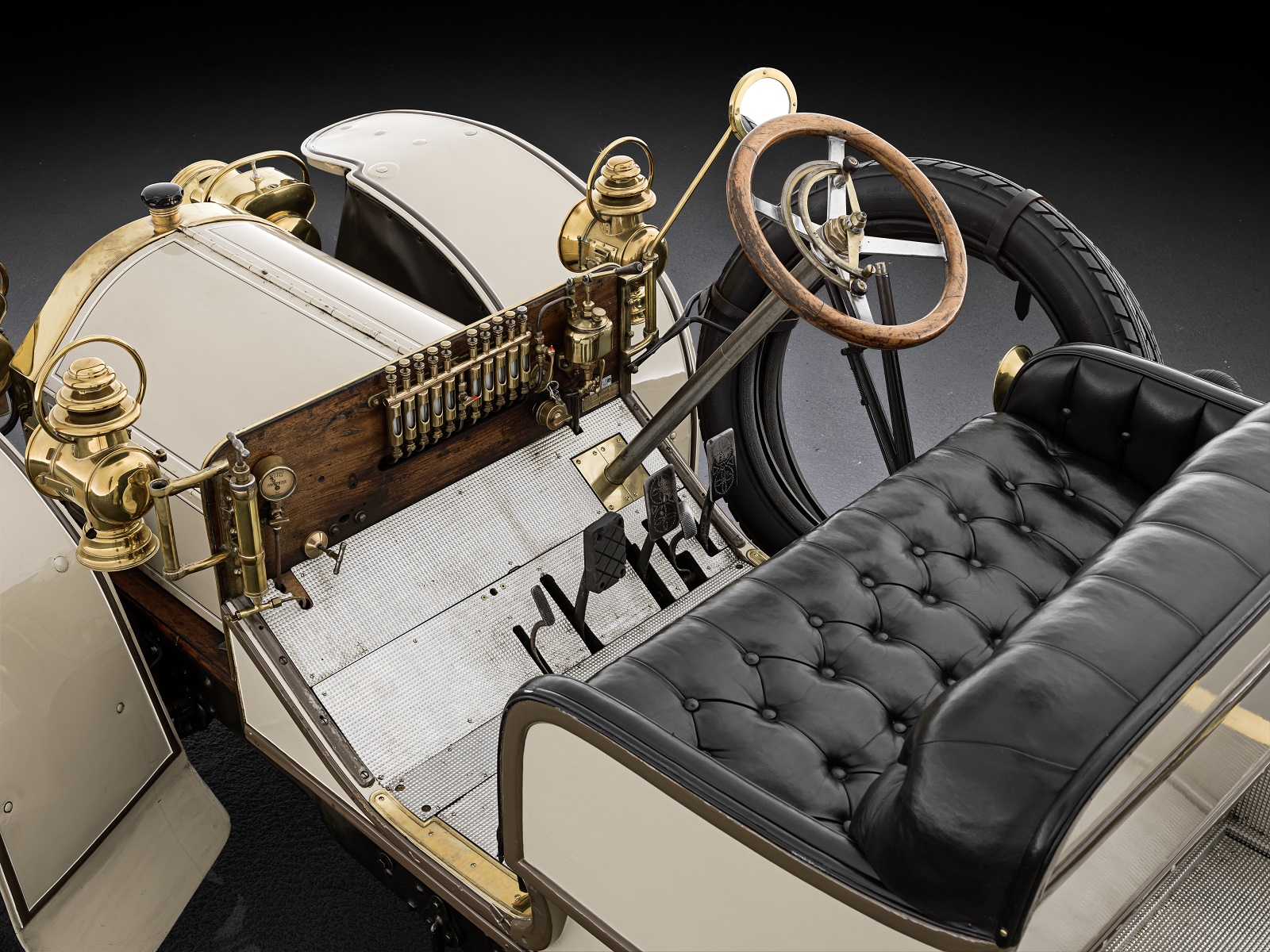 MERCEDES-BENZ CELEBRA 120 ANOS NO DESENVOLVIMENTO DE VOLANTES DE DIREÇÃO, foto 1