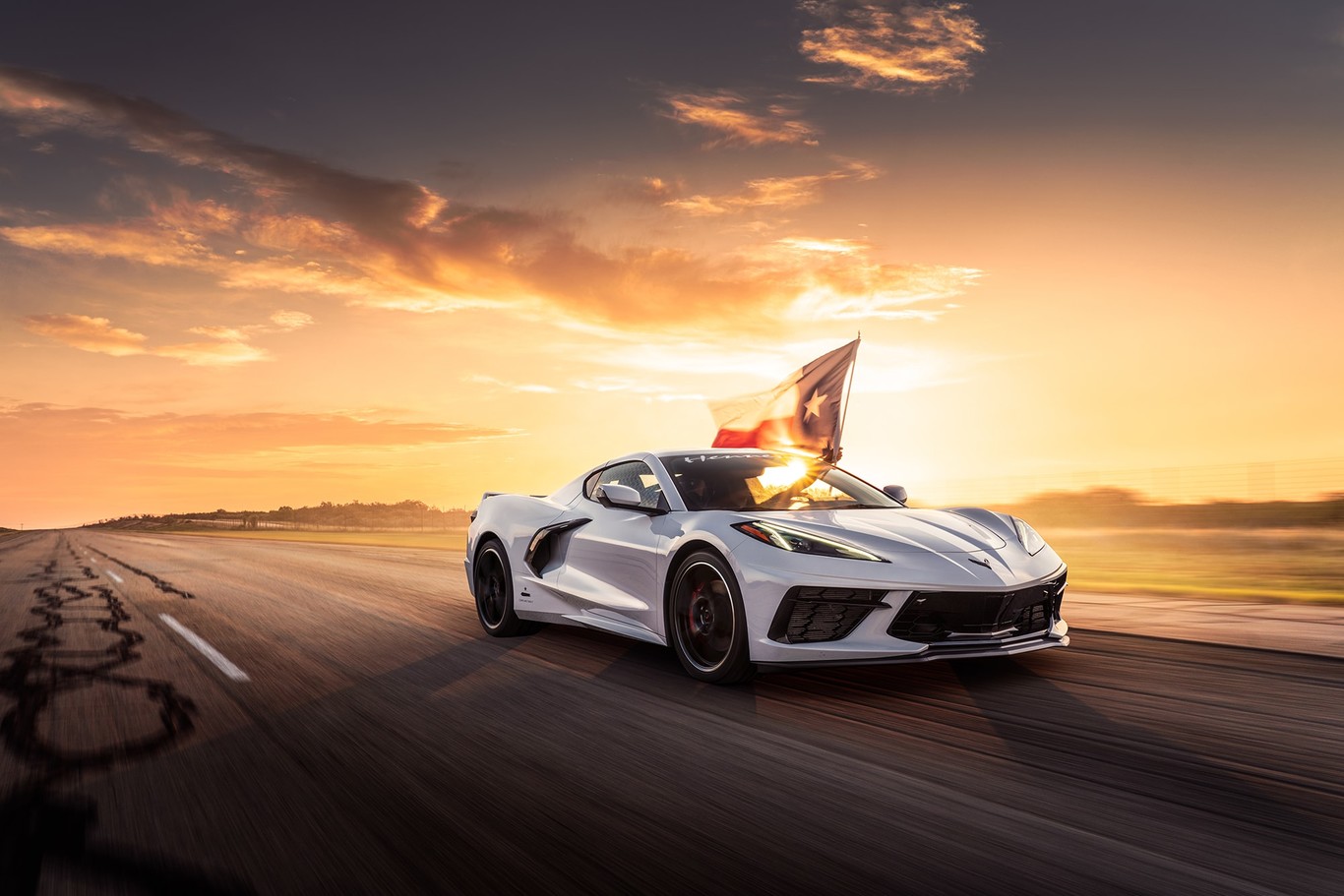 CHEVROLET CORVETTE C8 PREPARADO PELA HENNESSEY ROMPE A BARREIRA DOS 300 KM/H, foto 1