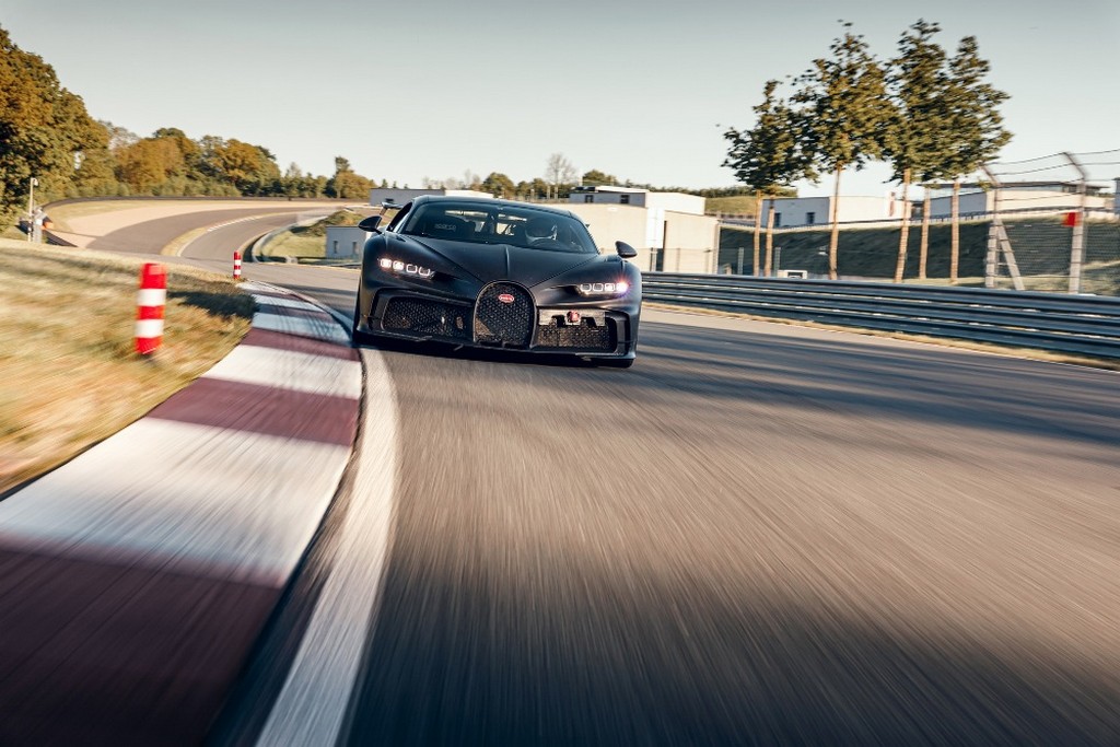 BUGATTI CHIRON PUR SPORT SE PREPARA NO CIRCUITO ALEMÃO DE BILSTER BERG, foto 2