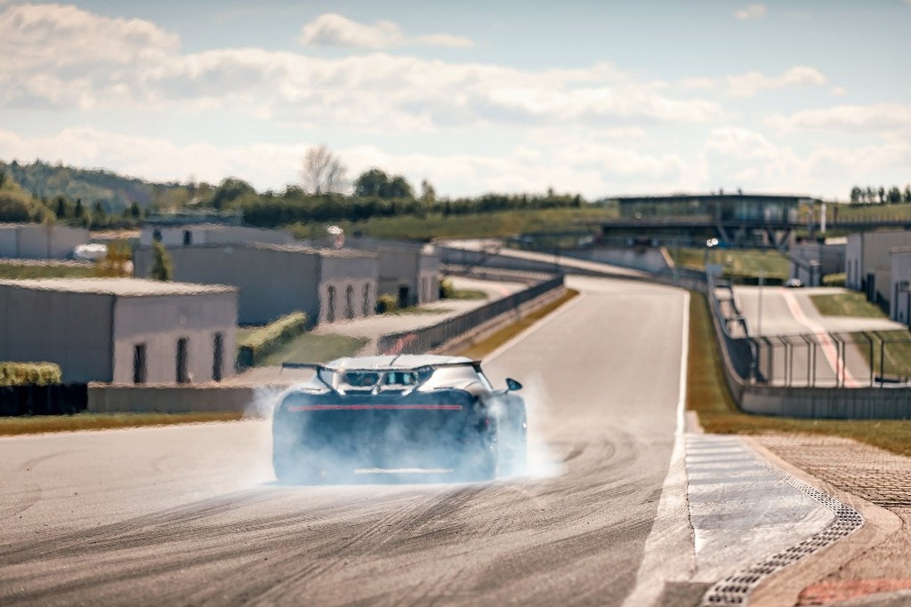 BUGATTI CHIRON PUR SPORT SE PREPARA NO CIRCUITO ALEMÃO DE BILSTER BERG, foto 11