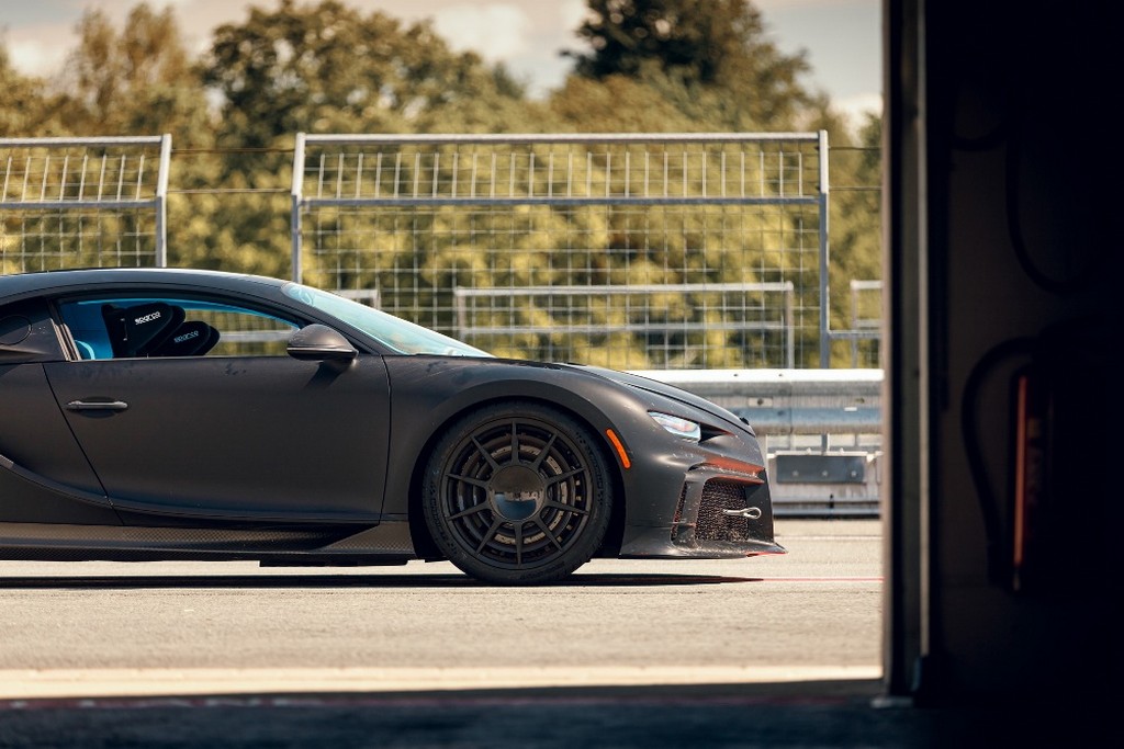 BUGATTI CHIRON PUR SPORT SE PREPARA NO CIRCUITO ALEMÃO DE BILSTER BERG, foto 13