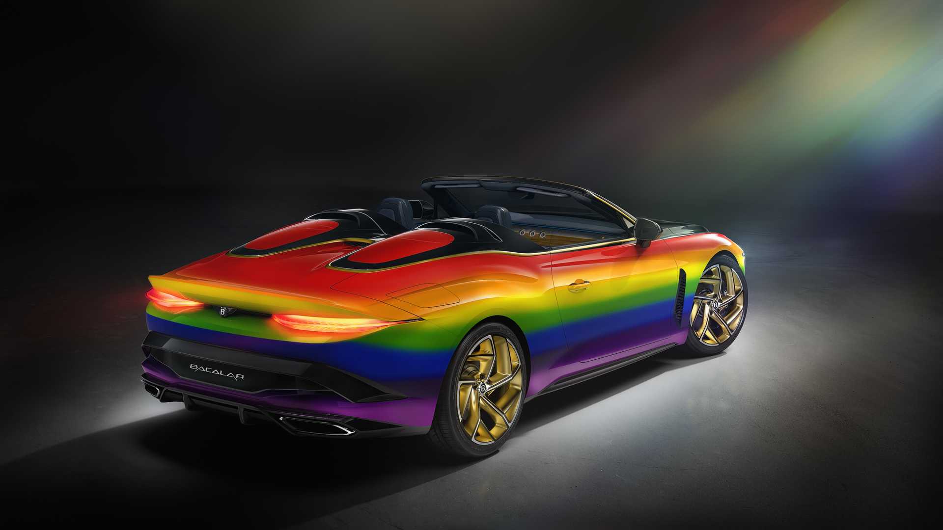 BENTLEY MULLINER BACALAR SE VESTE COM AS CORES DO ARCO-ÍRIS, foto 1