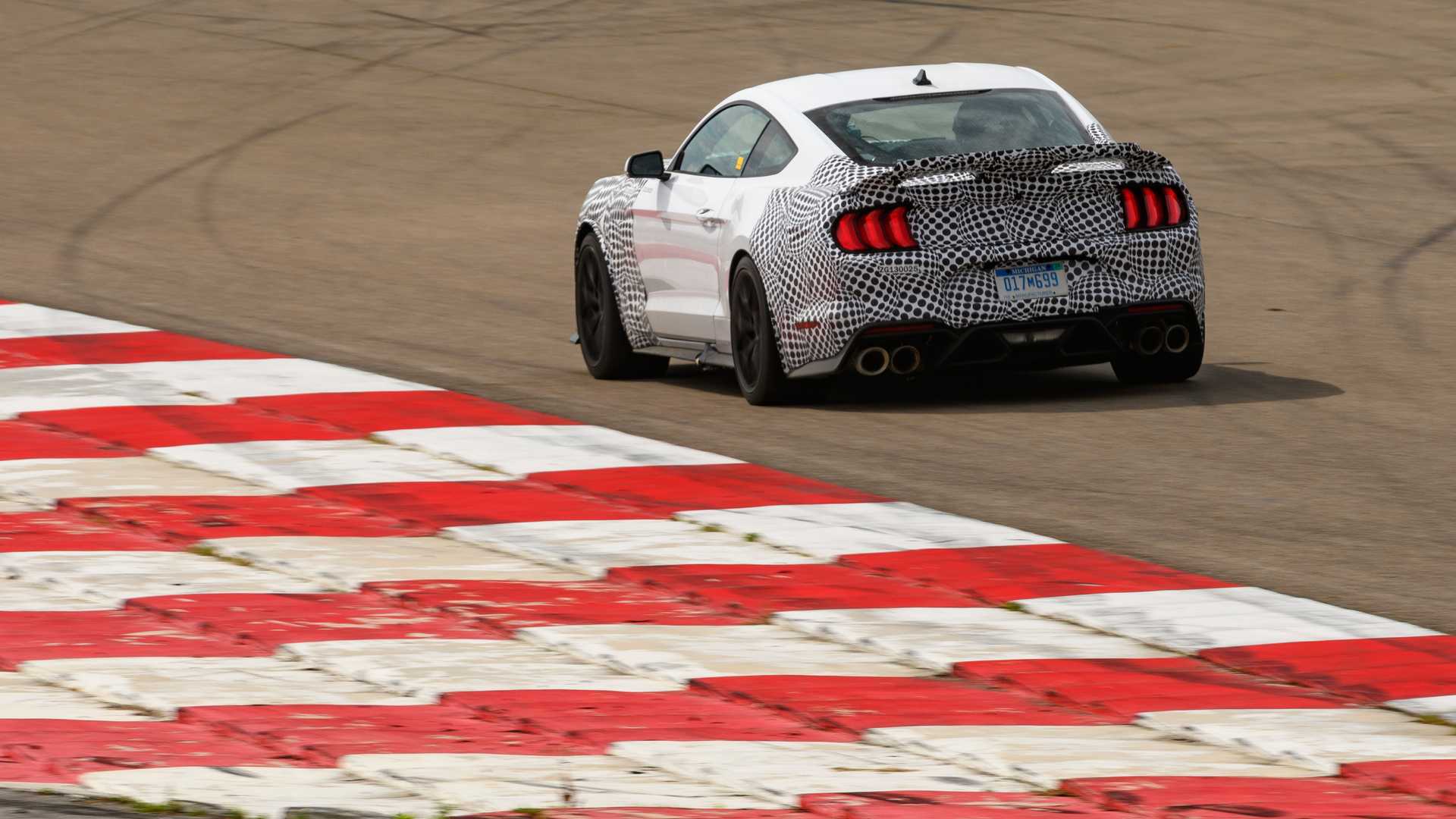 FORD CONFIRMA O MUSTANG MACH 1 REVELANDO UM PROTÓTIPO, foto 2