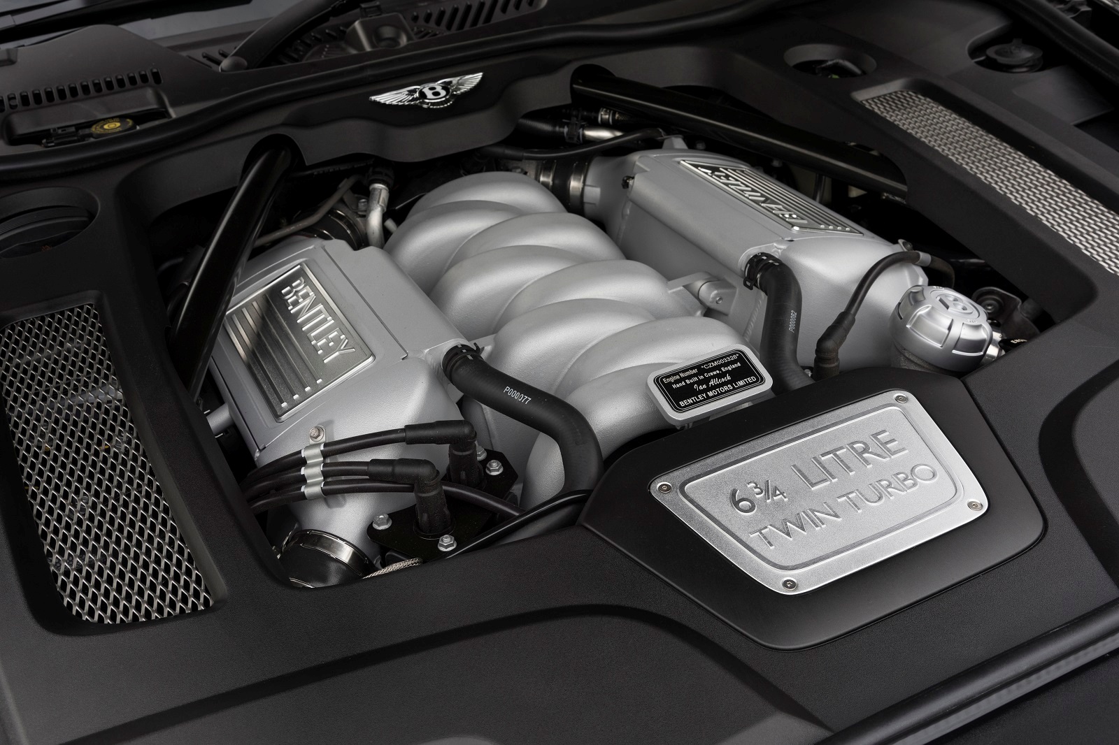 BENTLEY APOSENTA O SEU RENOMADO MOTOR V8, foto 3