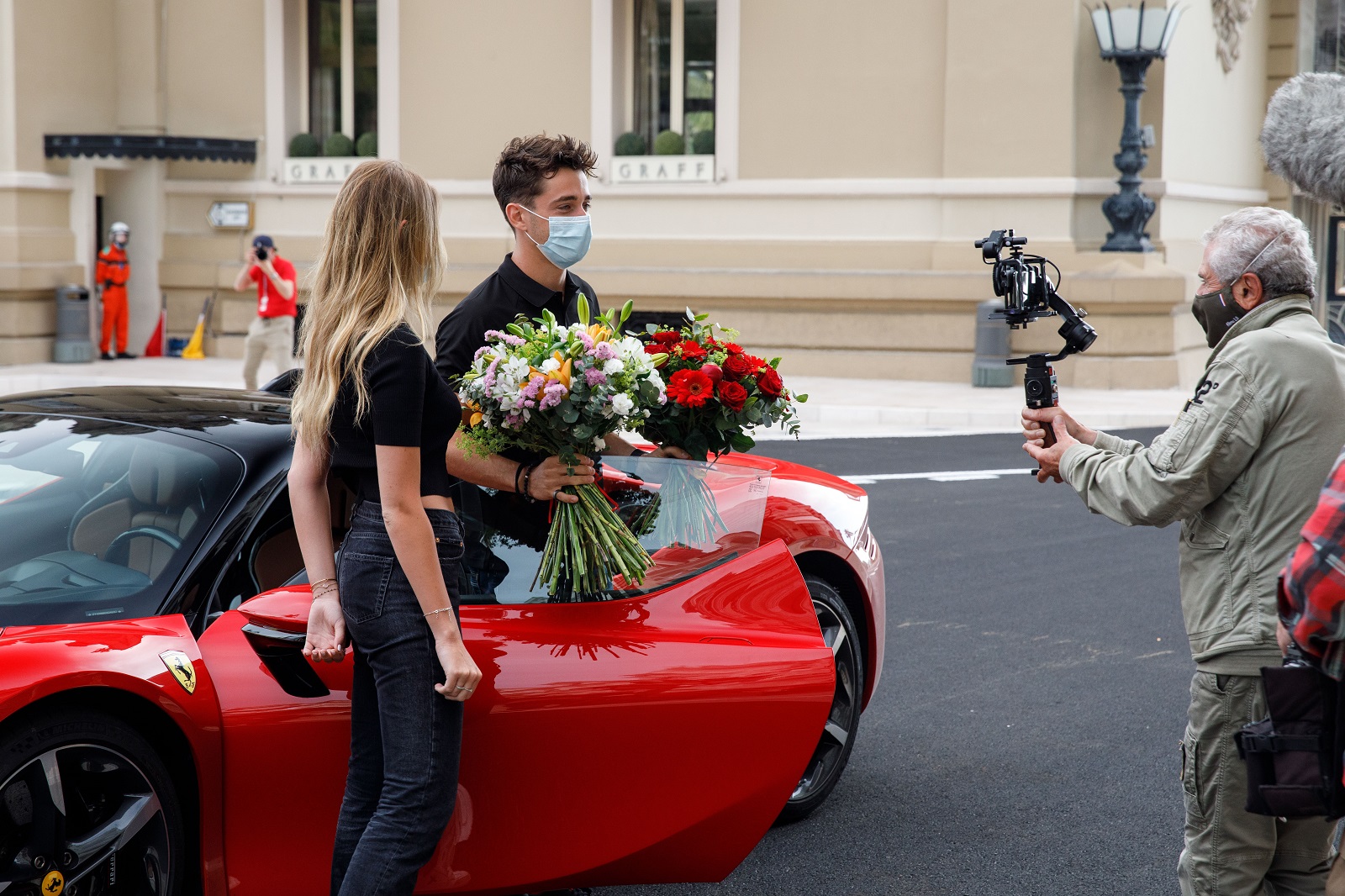 'LE GRAND RENDEZ-VOUS': UM FERRARI SF90 STRADALE PELAS RUAS DE MÔNACO, foto 5