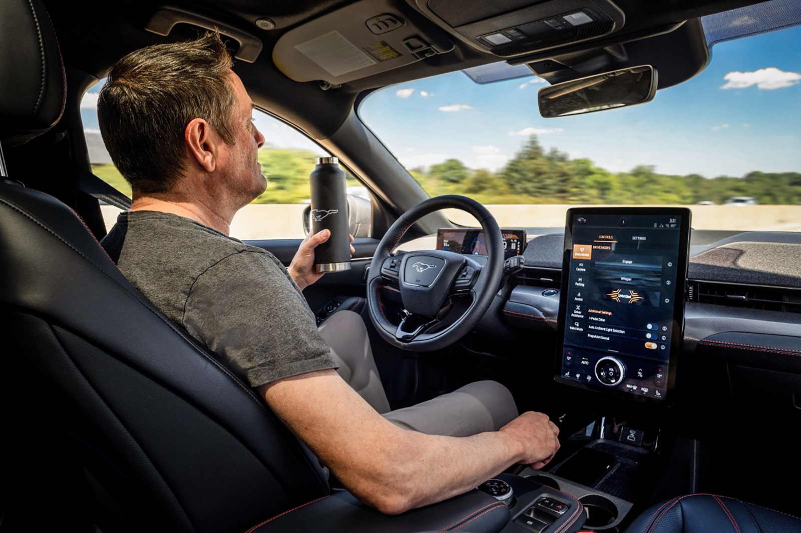 FORD VAI INCLUIR RECURSO DE DIREÇÃO SEM AS MÃOS NO PACOTE DE TECNOLOGIA CO-PILOT360, foto 1