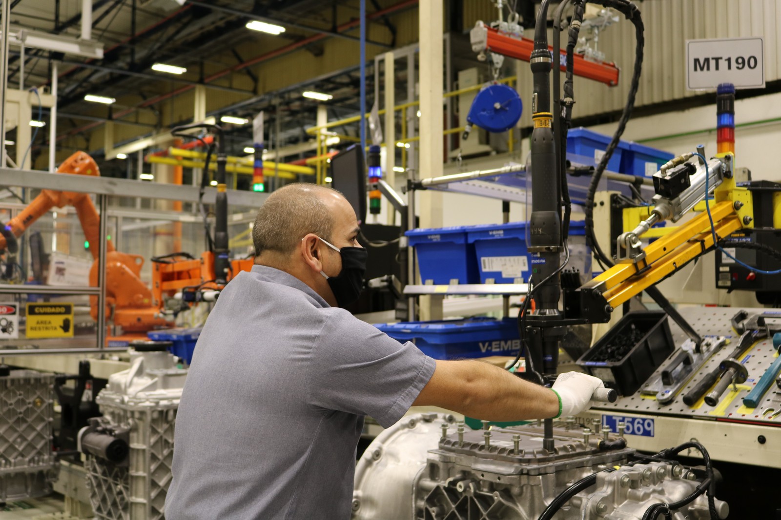 VOLVO ATINGE A MARCA DE 100 MIL CAIXAS I-SHIFT PRODUZIDAS NO BRASIL, foto 2