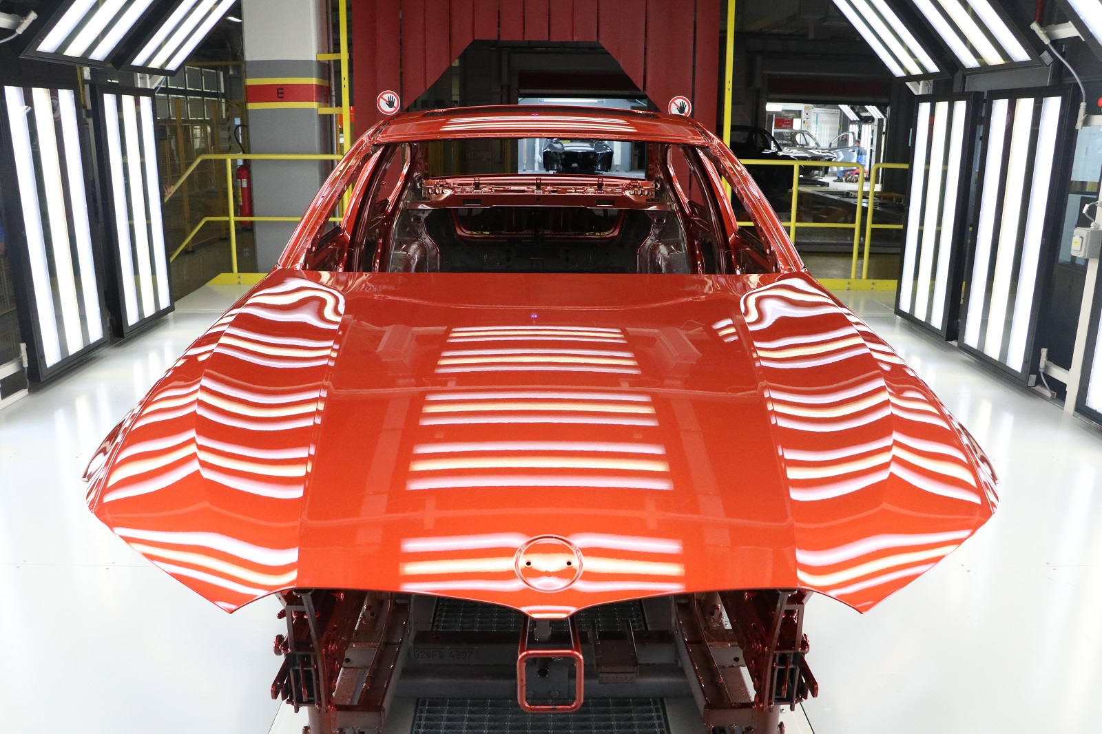 BMW SÉRIE 3 E X1 GANHAM NOVAS CORES NA FÁBRICA DO BMW GROUP EM ARAQUARI, foto 2