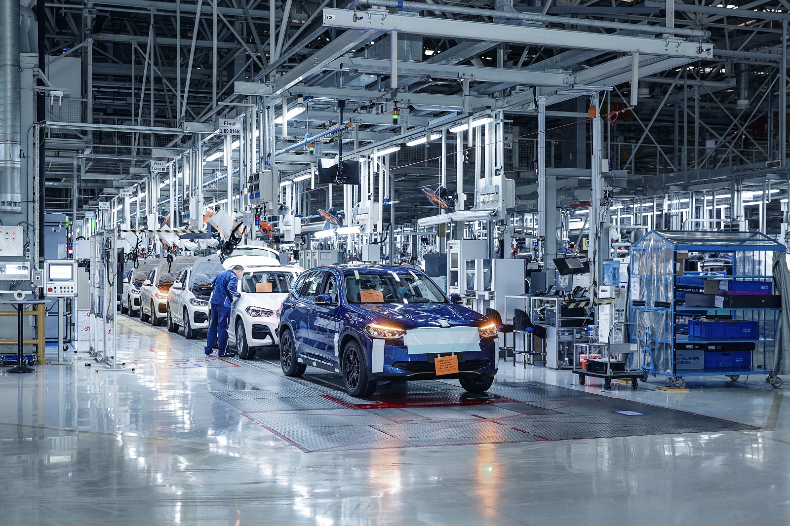 NOVO BMW iX3 VAZADO EM VÍDEO, ASSIM É O ESPERADO SUV ELÉTRICO PREMIUM, foto 1