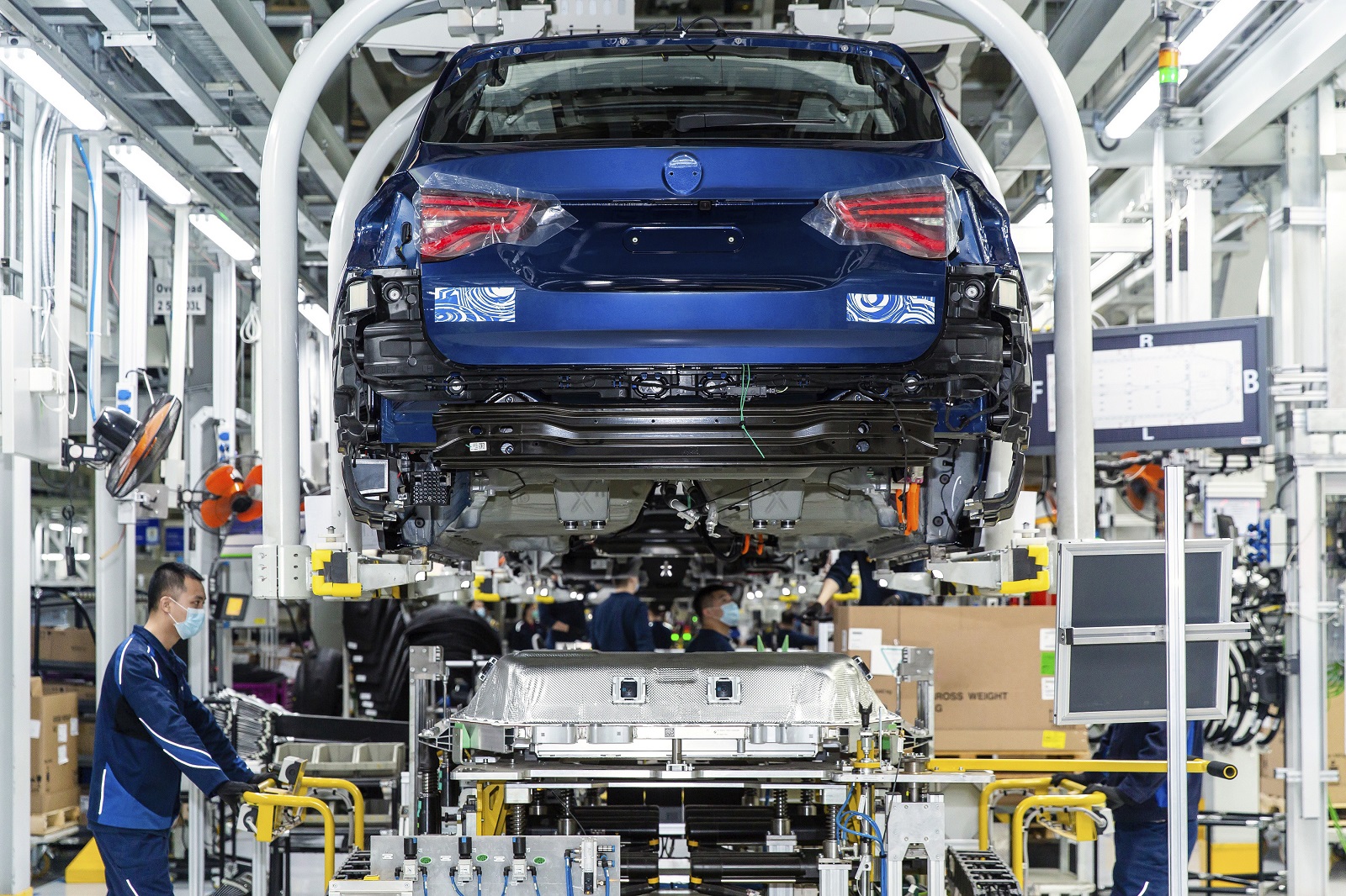 NOVO BMW iX3 VAZADO EM VÍDEO, ASSIM É O ESPERADO SUV ELÉTRICO PREMIUM, foto 2