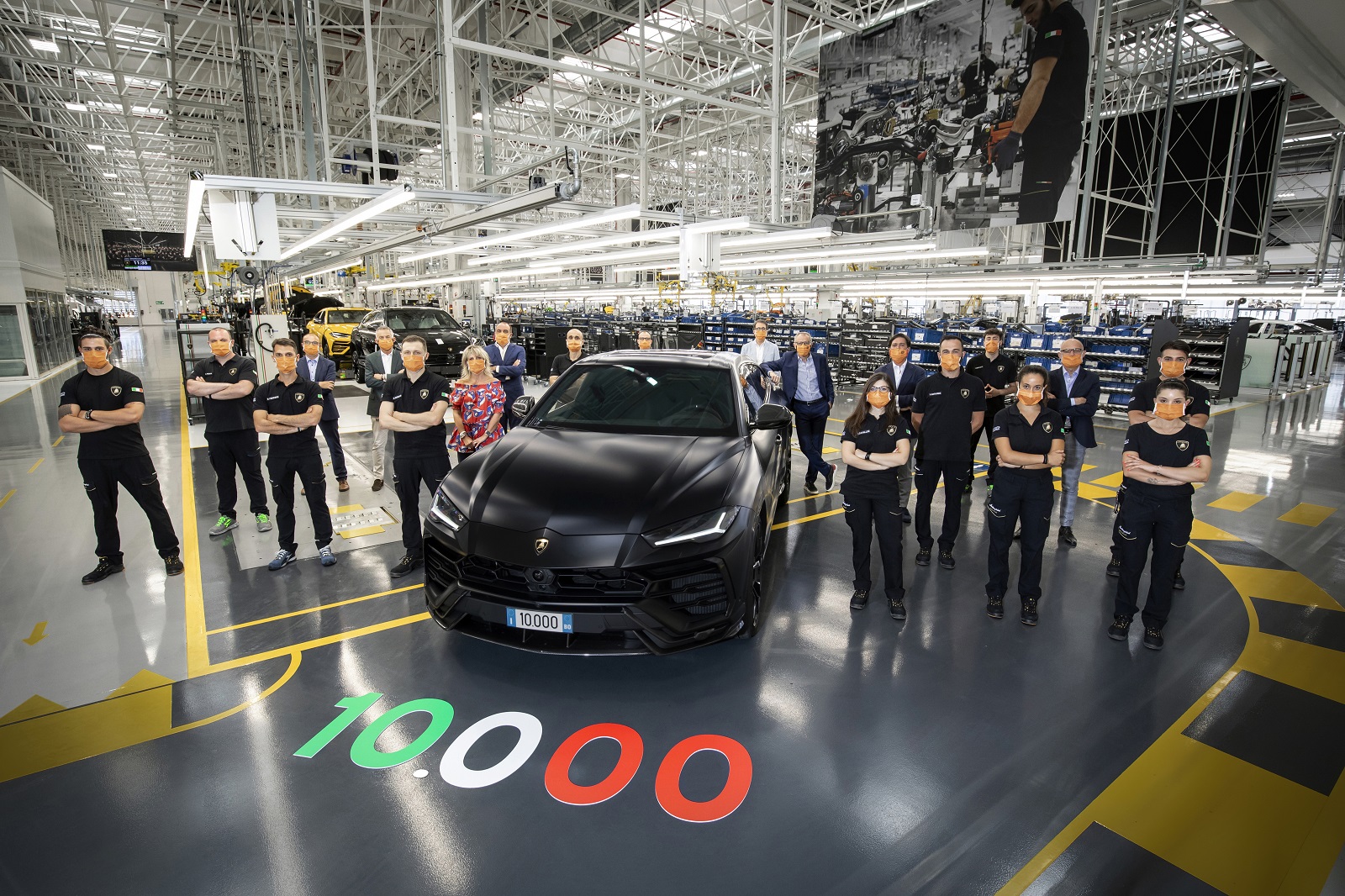 LAMBORGHINI JÁ FABRICOU MAIS DE 10.000 URUS, foto 2