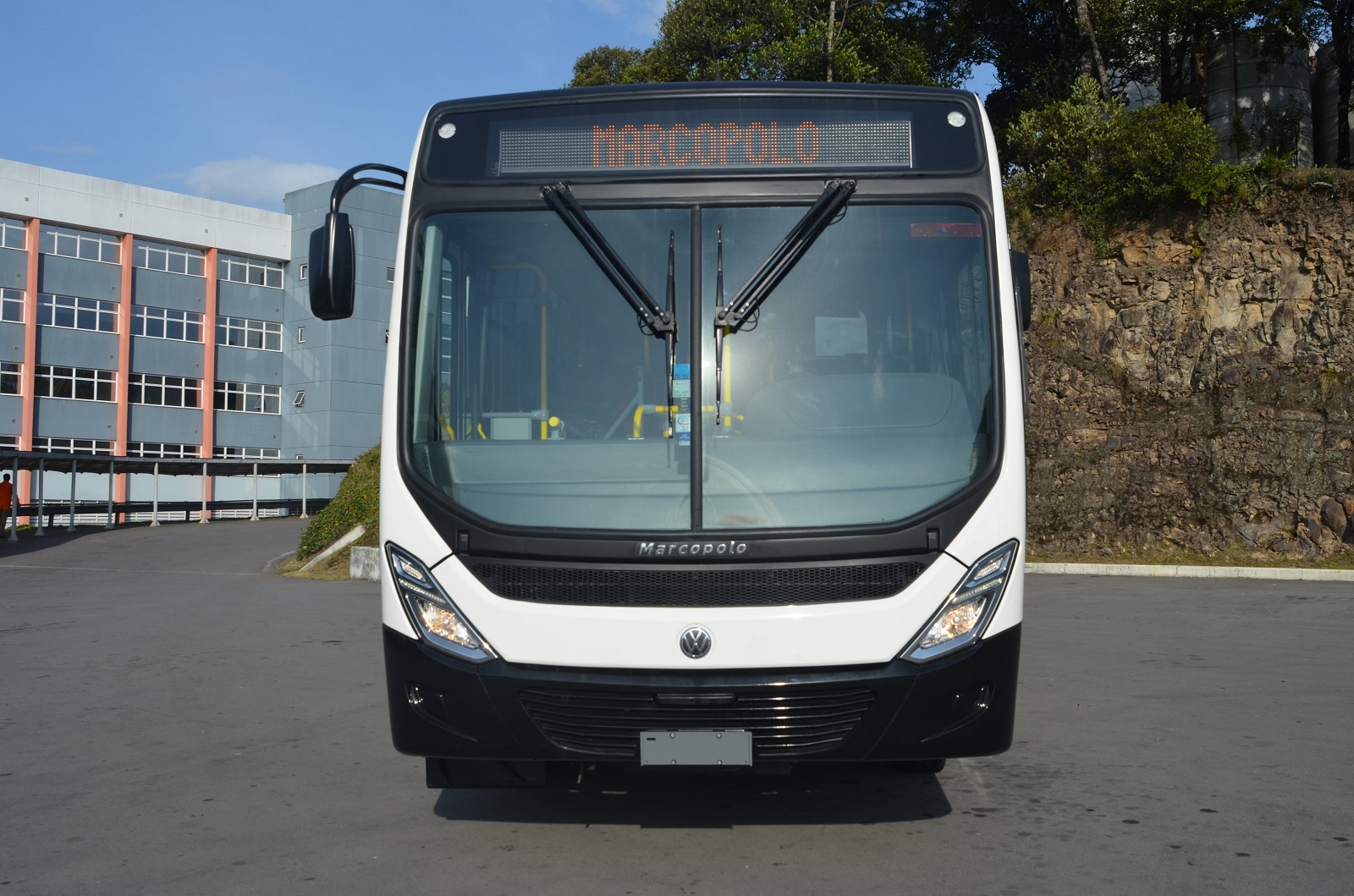 VW PARTICIPA DA MODERNIZAÇÃO DO TRANSPORTE PÚBLICO DE ANGOLA COM EMBARQUE DE 130 ÔNIBUS, foto 2