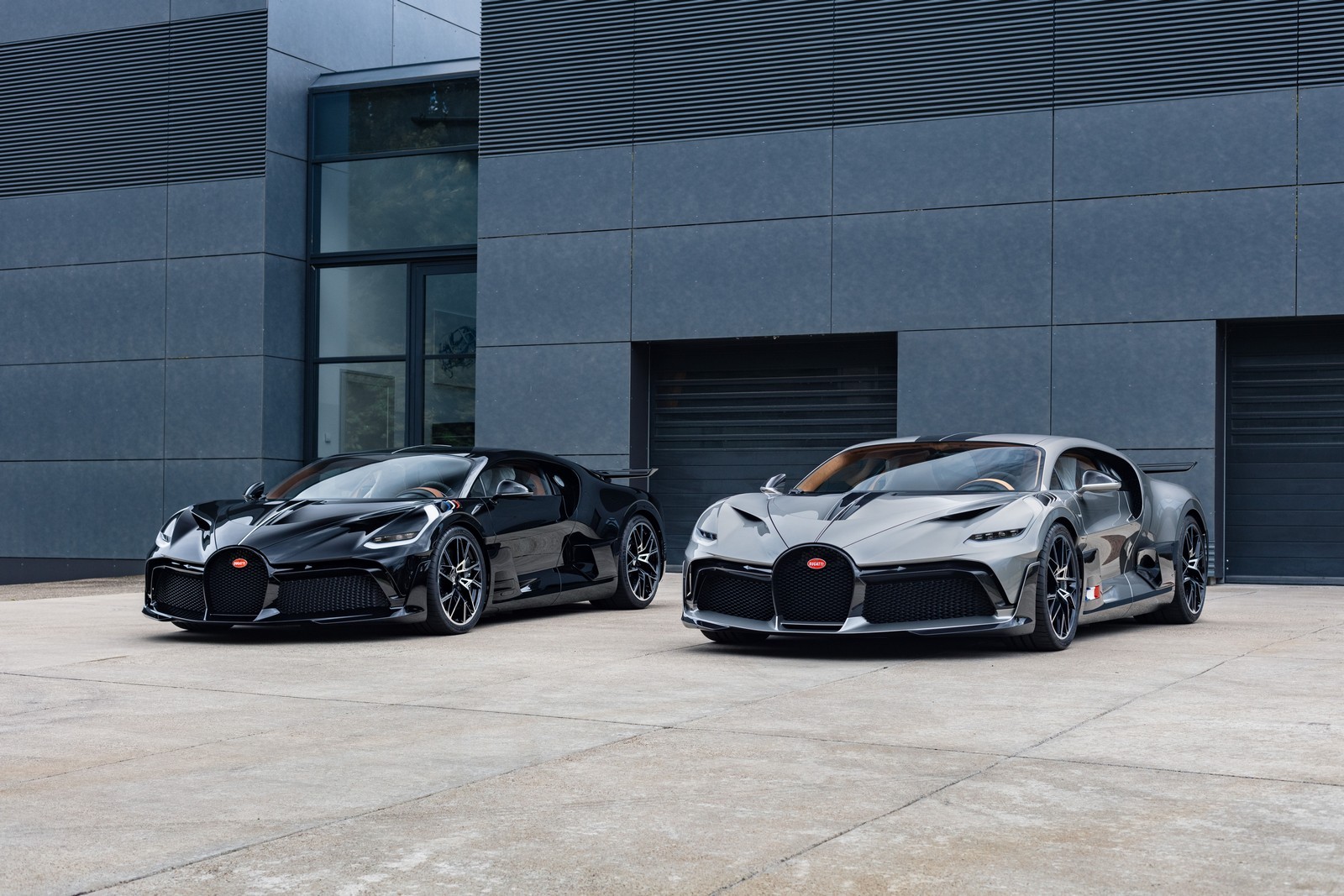 OS PRIMEIROS BUGATTI DIVO SÃO ENTREGUES A SEUS FELIZES E MILIONÁRIOS PROPRIETÁRIOS, foto 2