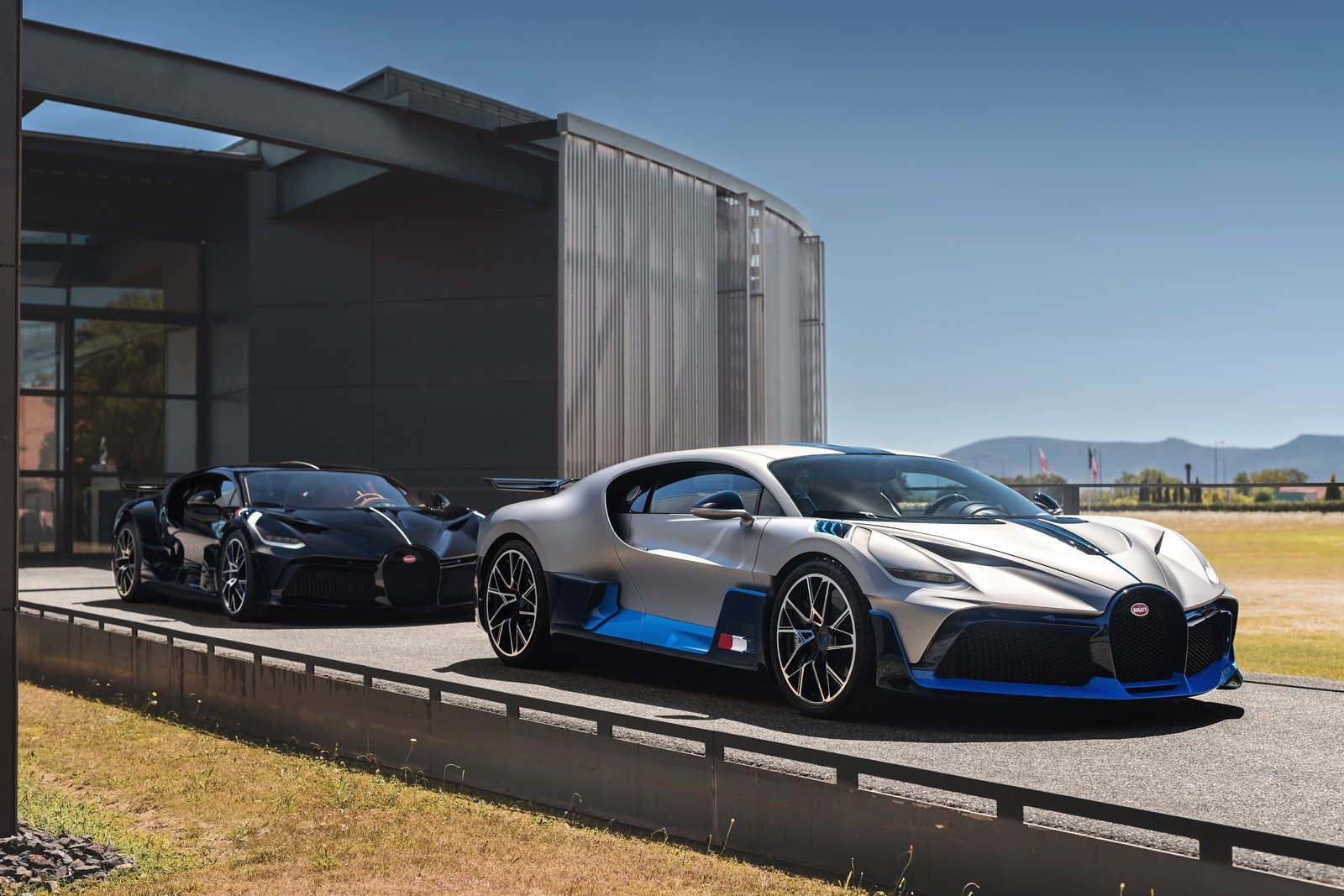 OS PRIMEIROS BUGATTI DIVO SÃO ENTREGUES A SEUS FELIZES E MILIONÁRIOS PROPRIETÁRIOS, foto 8