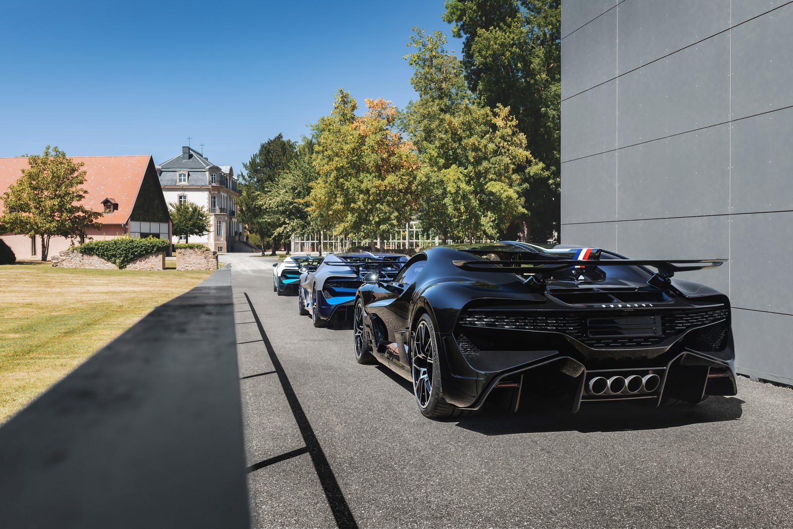 OS PRIMEIROS BUGATTI DIVO SÃO ENTREGUES A SEUS FELIZES E MILIONÁRIOS PROPRIETÁRIOS, foto 9