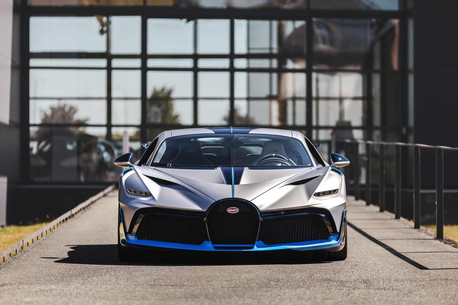 OS PRIMEIROS BUGATTI DIVO SÃO ENTREGUES A SEUS FELIZES E MILIONÁRIOS PROPRIETÁRIOS, foto 10