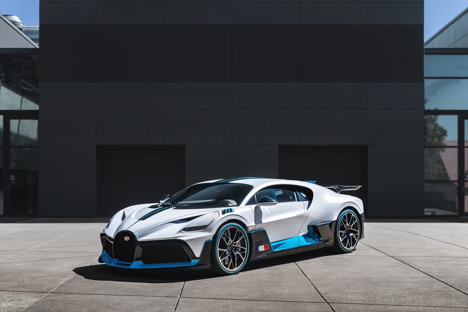OS PRIMEIROS BUGATTI DIVO SÃO ENTREGUES A SEUS FELIZES E MILIONÁRIOS PROPRIETÁRIOS, foto 12