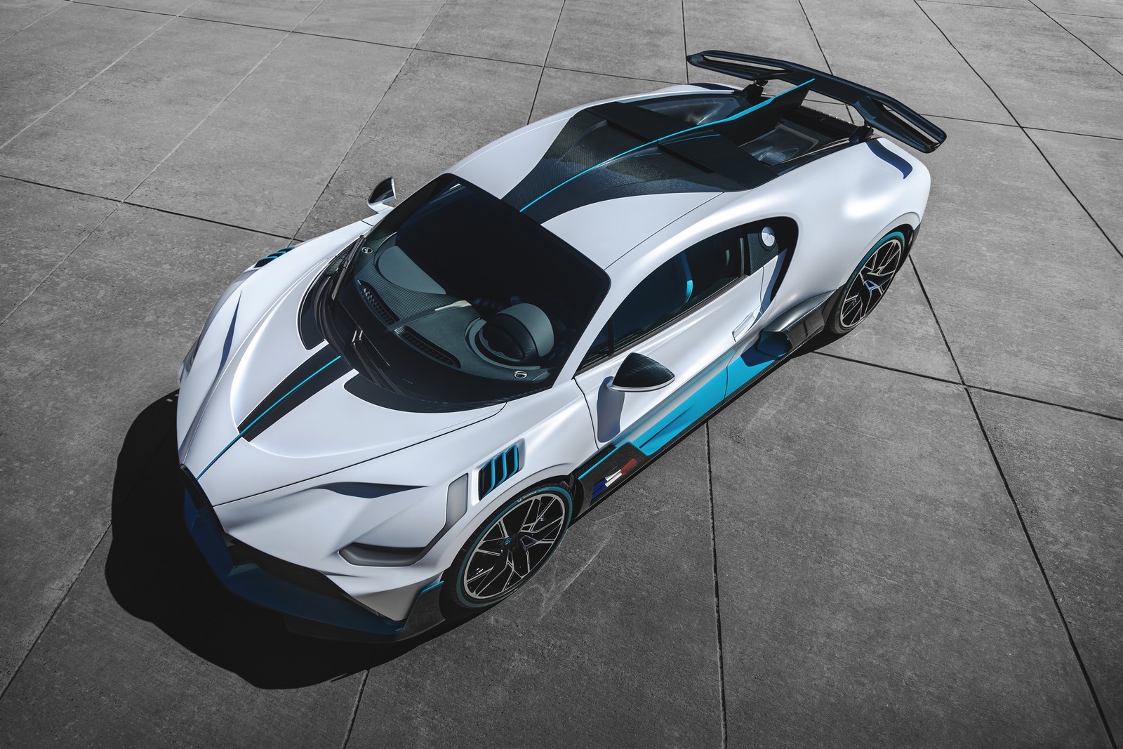 OS PRIMEIROS BUGATTI DIVO SÃO ENTREGUES A SEUS FELIZES E MILIONÁRIOS PROPRIETÁRIOS, foto 15