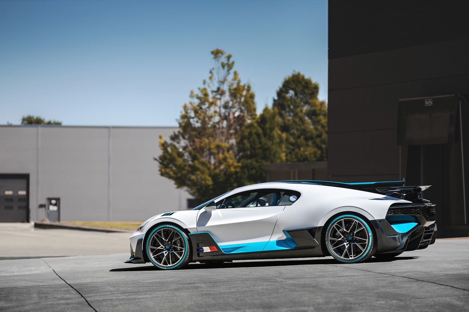 OS PRIMEIROS BUGATTI DIVO SÃO ENTREGUES A SEUS FELIZES E MILIONÁRIOS PROPRIETÁRIOS, foto 17