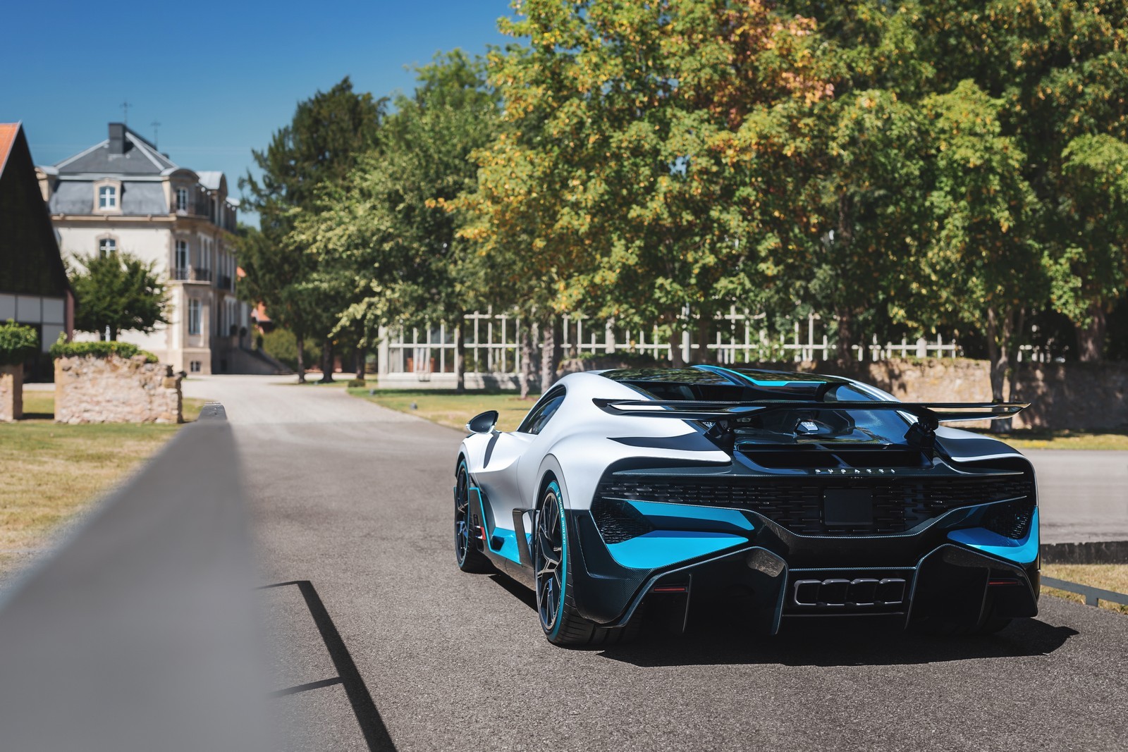 OS PRIMEIROS BUGATTI DIVO SÃO ENTREGUES A SEUS FELIZES E MILIONÁRIOS PROPRIETÁRIOS, foto 18