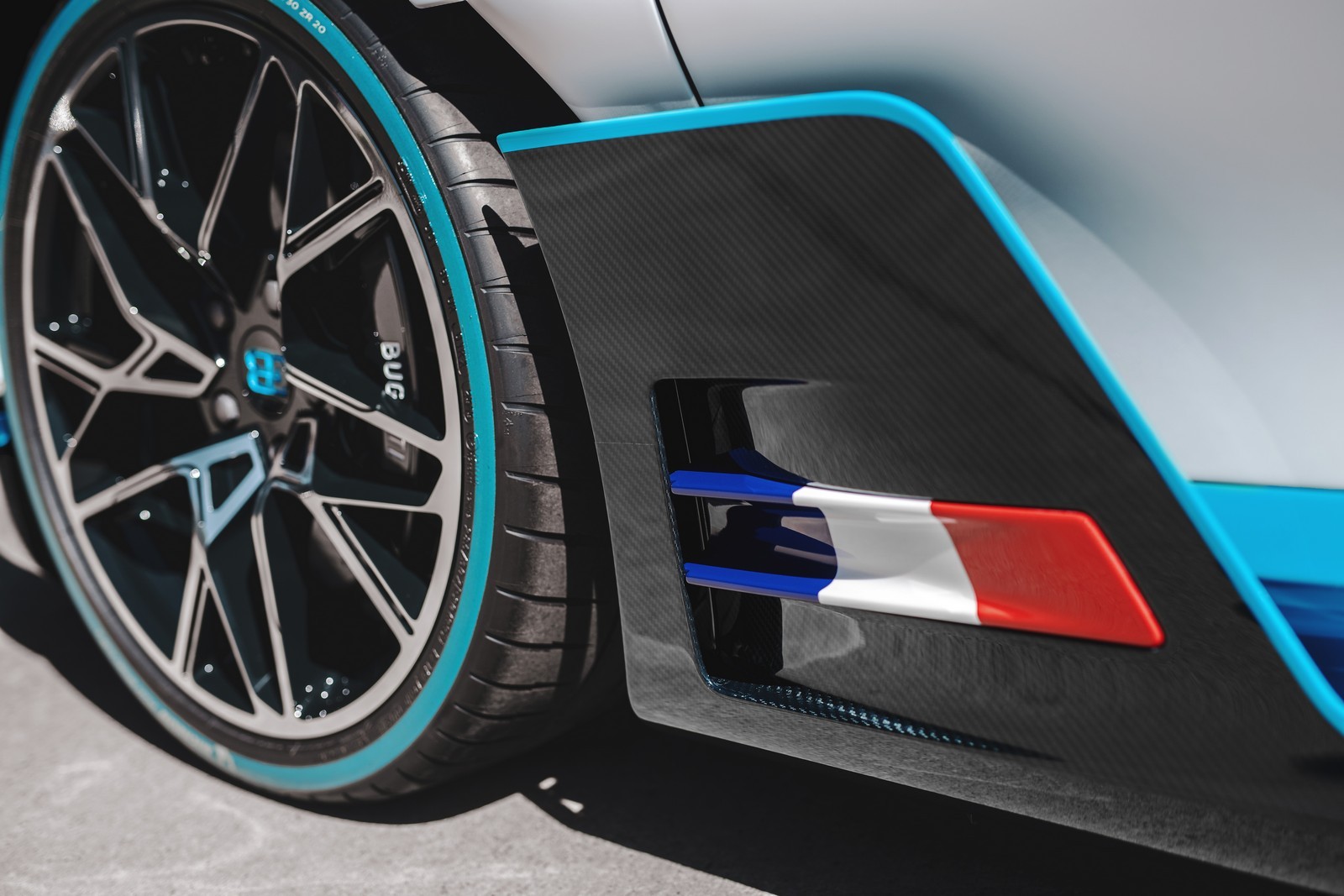 OS PRIMEIROS BUGATTI DIVO SÃO ENTREGUES A SEUS FELIZES E MILIONÁRIOS PROPRIETÁRIOS, foto 20