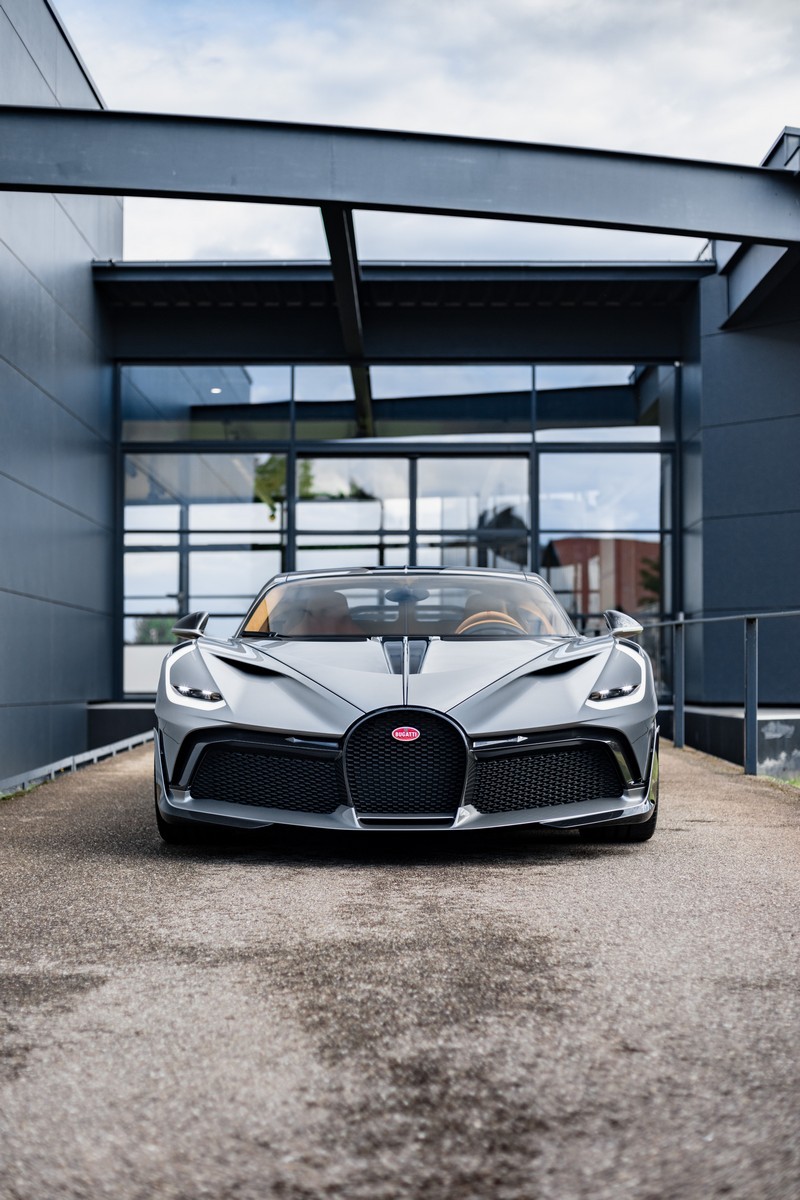 OS PRIMEIROS BUGATTI DIVO SÃO ENTREGUES A SEUS FELIZES E MILIONÁRIOS PROPRIETÁRIOS, foto 24