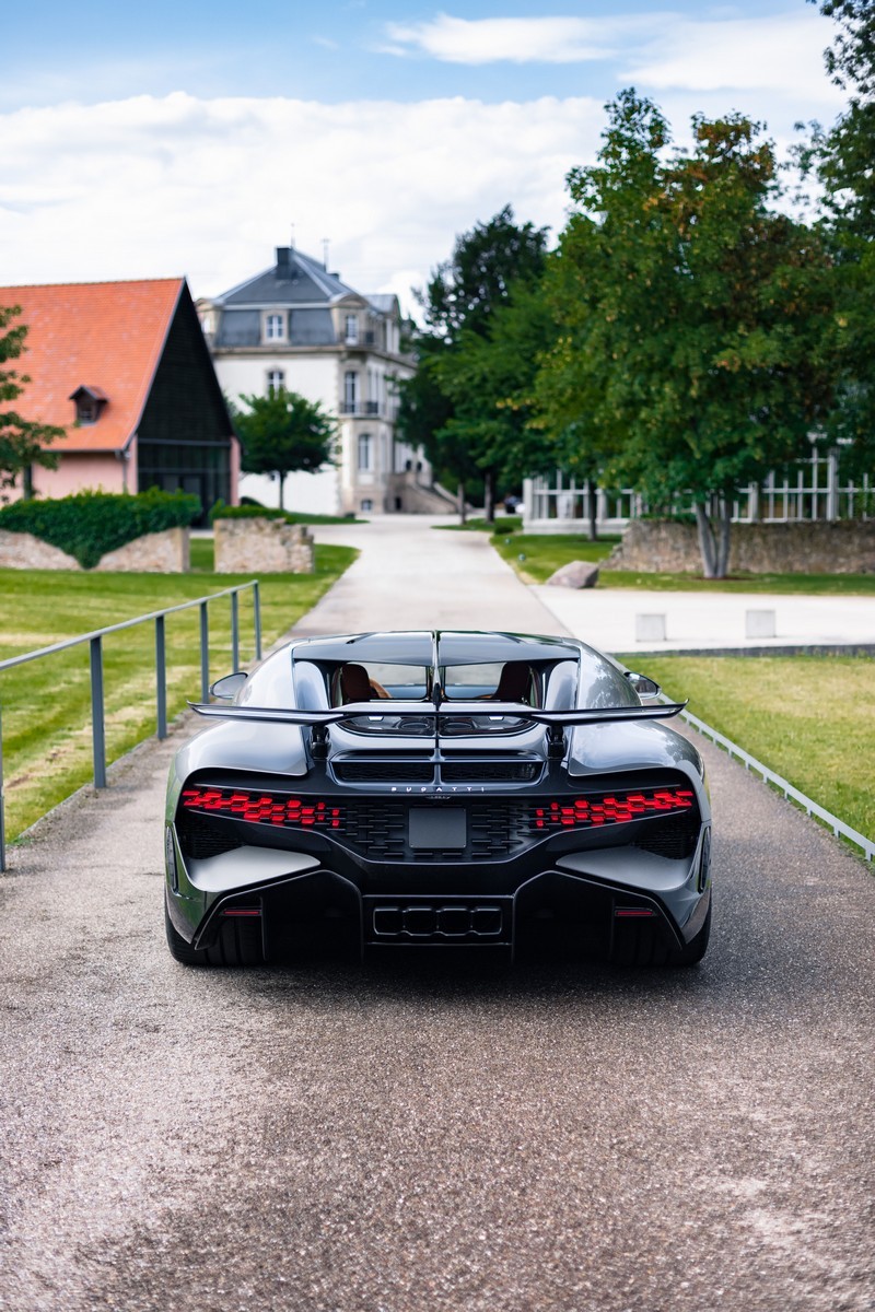 OS PRIMEIROS BUGATTI DIVO SÃO ENTREGUES A SEUS FELIZES E MILIONÁRIOS PROPRIETÁRIOS, foto 25