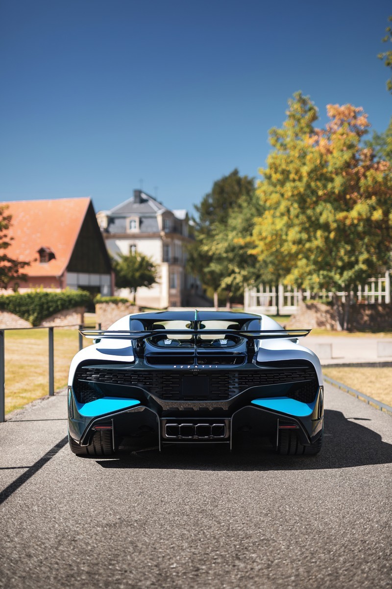 OS PRIMEIROS BUGATTI DIVO SÃO ENTREGUES A SEUS FELIZES E MILIONÁRIOS PROPRIETÁRIOS, foto 28