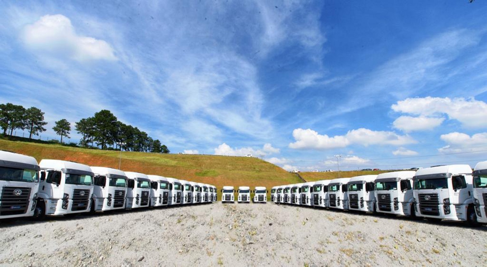 GRUPO VAMOS E VOLKSWAGEN CAMINHÕES E ÔNIBUS FECHAM A MAIOR NEGOCIAÇÃO DO ANO NA INDÚSTRIA DE VEÍCULOS COMERCIAIS DO BRASIL, foto 1