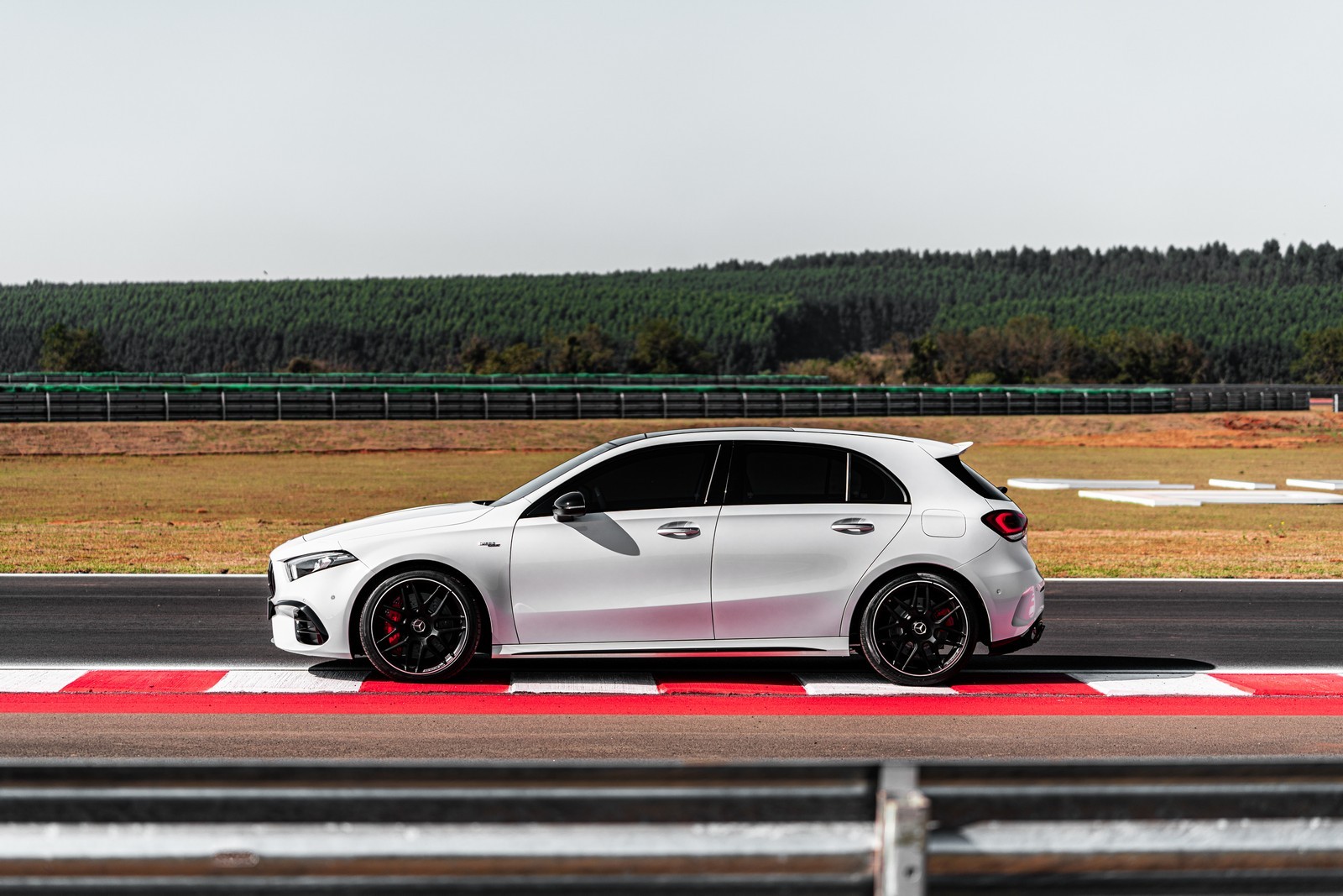 MERCEDES-AMG APRESENTA NOVOS MOTORES 45: COMBINAÇÃO DO DESEMPENHO DAS PISTAS COM O DESIGN ÚNICO DOS ESPORTIVOS DA MARCA, foto 10