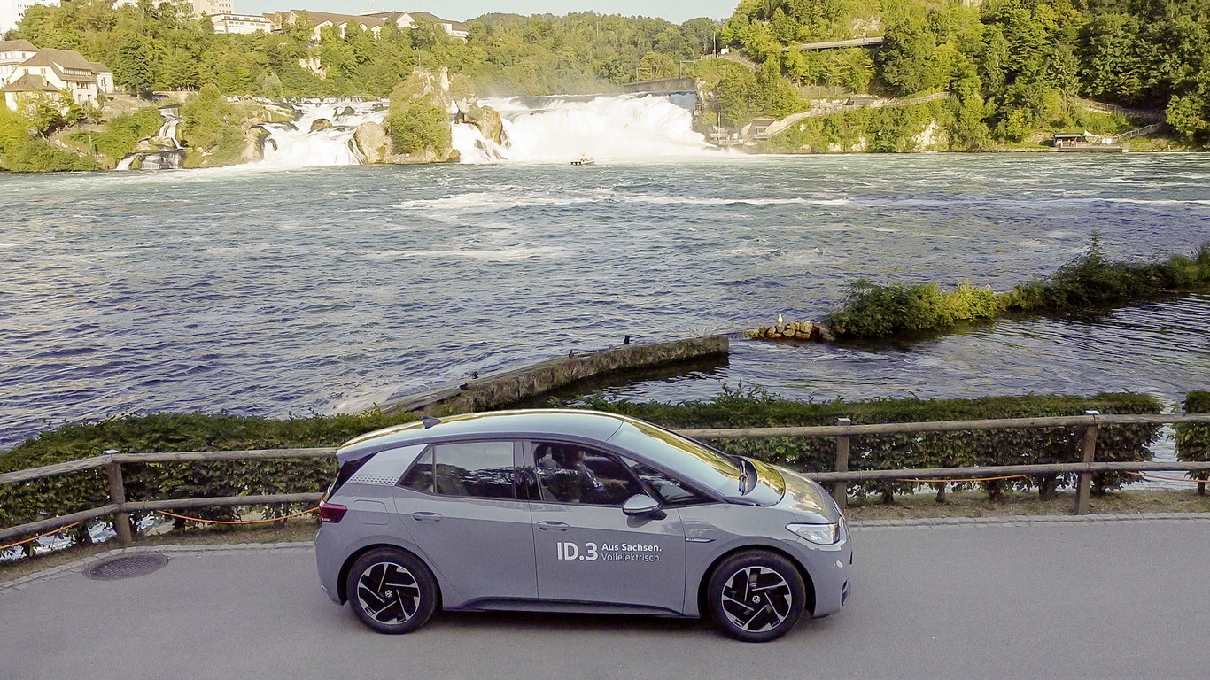 O VOLKSWAGEN ID.3 SUPERA NÚMEROS DE AUTONOMIA VIAJANDO ENTRE ALEMANHA E SUÍÇA, foto 1