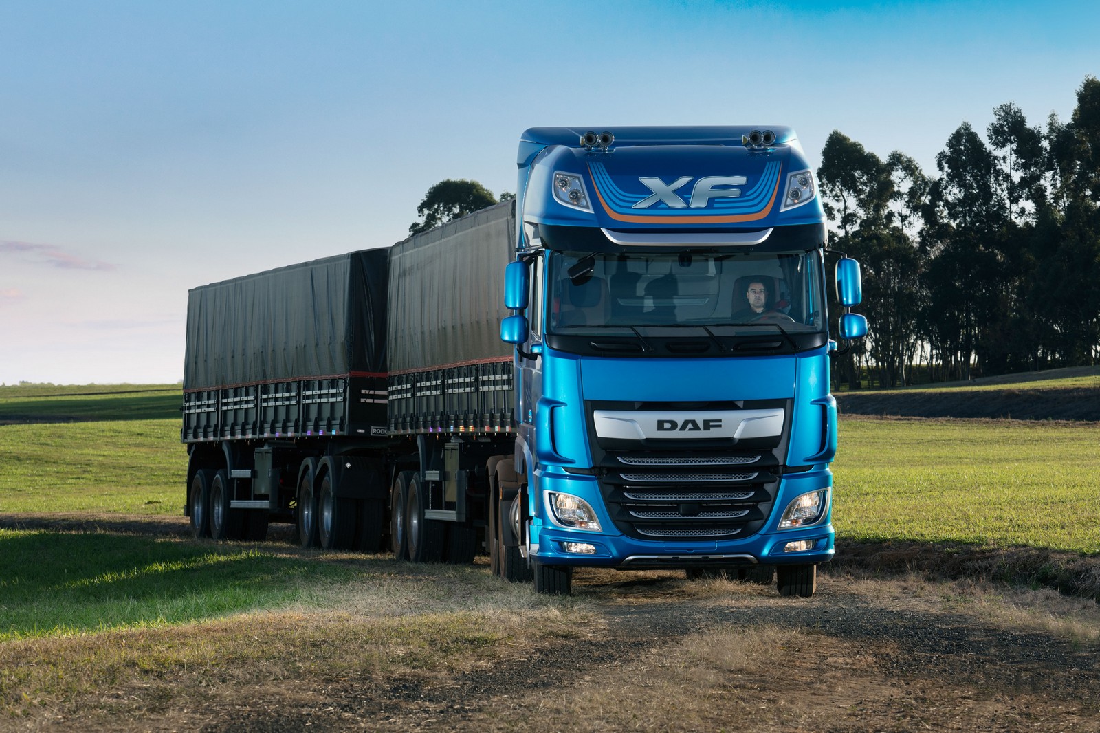 DAF MACPONTA VENDE AS PRIMEIRAS UNIDADES DO NOVO XF PARA A TRANSPORTES BEGNINI, foto 1