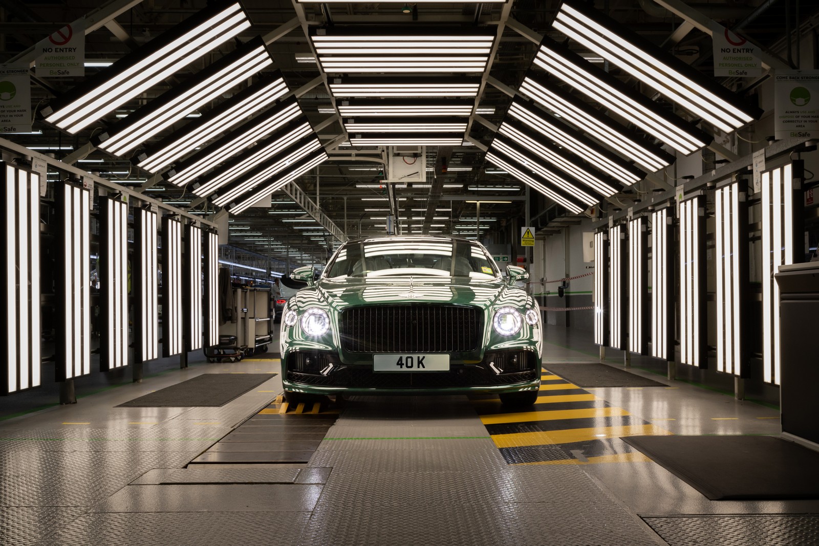 O LUXUOSO BENTLEY FLYING SPUR BATE UM NOVO RECORDE DE PRODUÇÃO EM 15 ANOS, foto 1