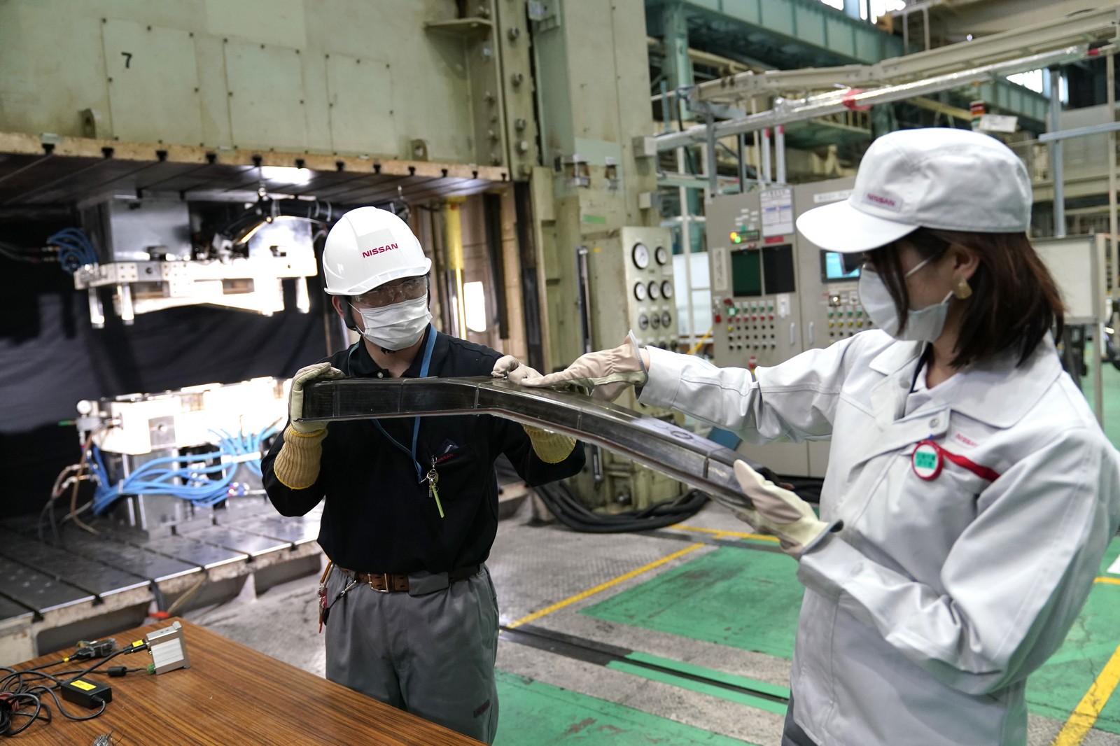 NISSAN REALIZA IMPORTANTE AVANÇO NA PRODUÇÃO DE PEÇAS DE FIBRA DE CARBONO, foto 13