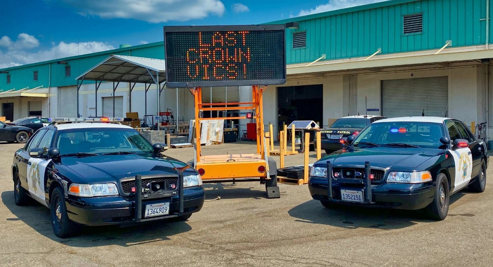 POLÍCIA DE LOS ANGELES APOSENTA O ÚLTIMO DOS MÍTICOS FORD CROWN VICTORIA INTERCEPTOR, foto 1