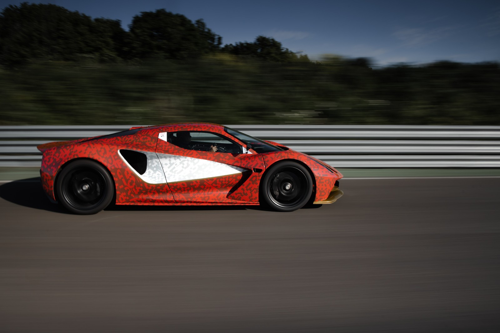 LOTUS EVIJA: O HYPERCAR ELÉTRICO SE SOLTA NA PISTA, foto 3