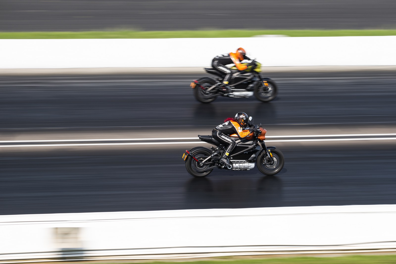 HARLEY-DAVIDSON LIVEWIRE ESTABELECE NOVO RECORDE MUNDIAL DE VELOCIDADE EM COMPETIÇÃO DE CORRIDA, foto 3