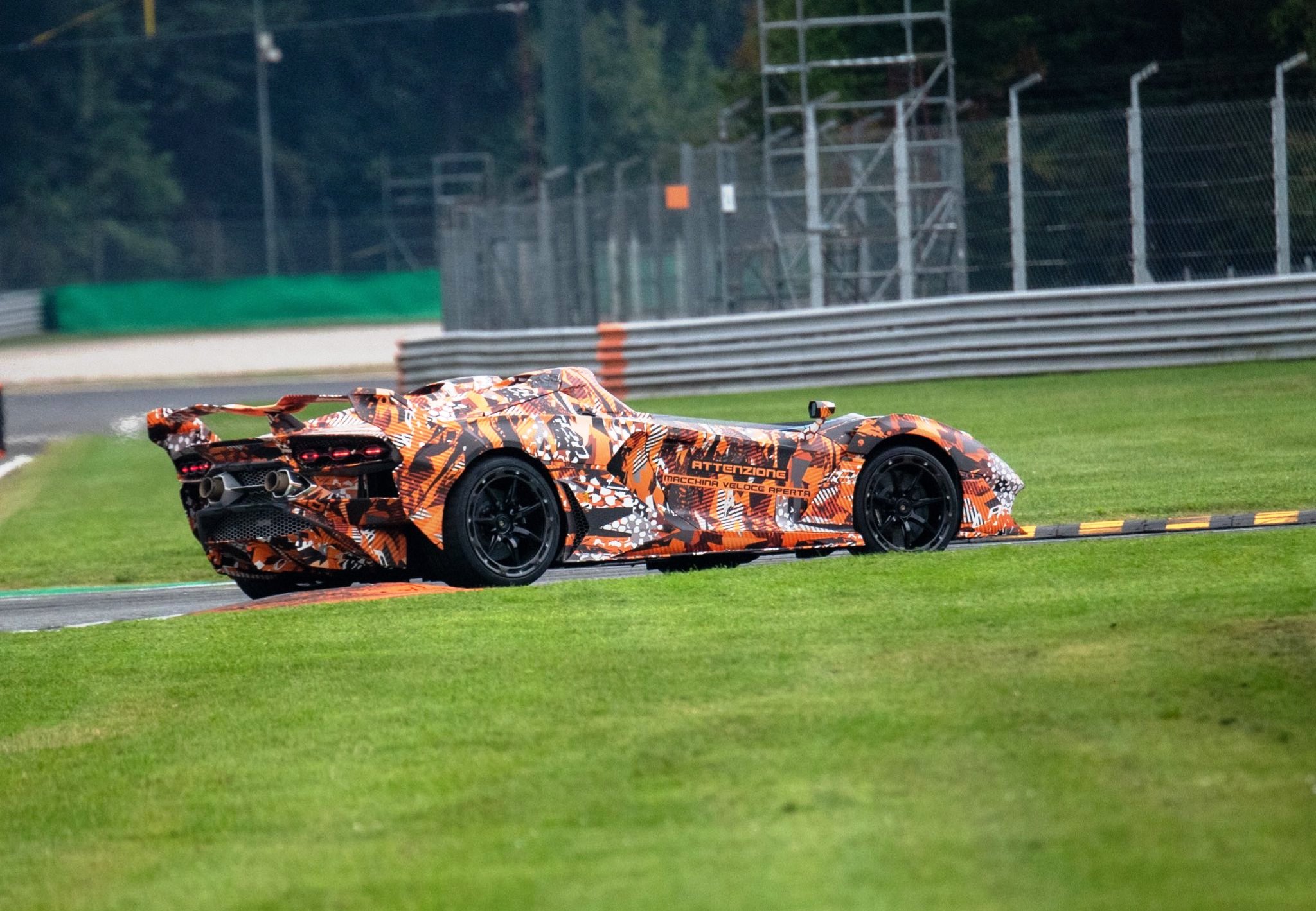 LAMBORGHINI SQUADRA CORSE ESTÁ PREPARANDO ALGO INTERESSANTE, foto 1