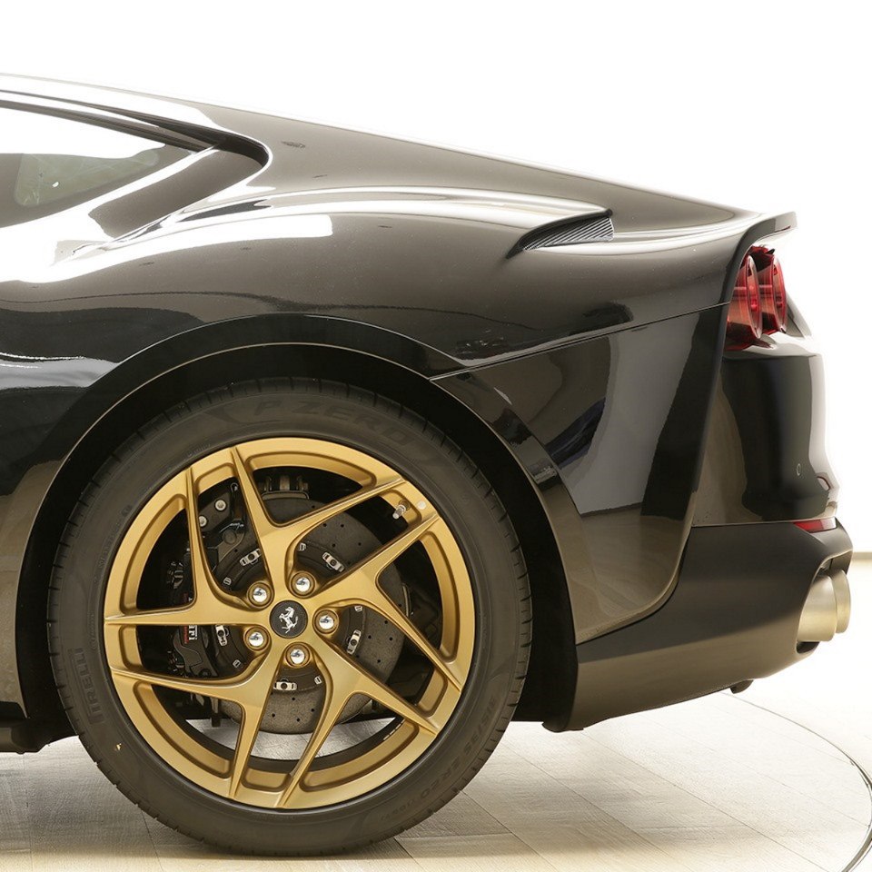 FERRARI TAILOR MADE APRESENTA UM ATRAENTE EXEMPLAR ÚNICO DO F812 SUPERFAST, foto 4