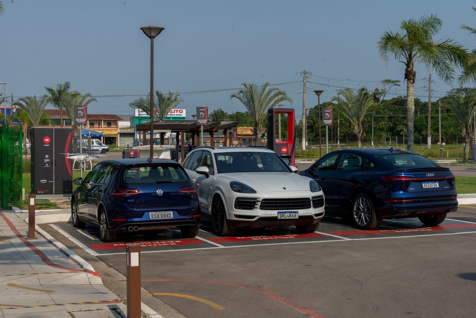 VOLKSWAGEN, AUDI, PORSCHE E EDP INAUGURAM SEU PRIMEIRO ELETROPOSTO, foto 10