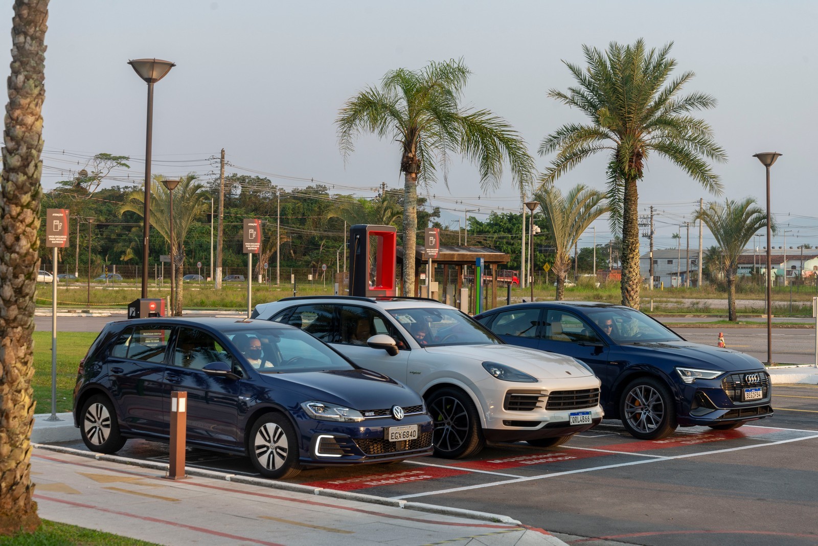 VOLKSWAGEN, AUDI, PORSCHE E EDP INAUGURAM SEU PRIMEIRO ELETROPOSTO, foto 11