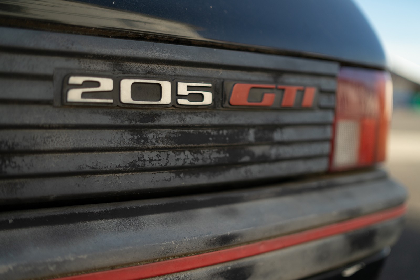 SOCHAUX, FRANÇA: OFICINAS DO PEUGEOT ADVENTURE MUSEUM COMEÇAM A RESTAURAR VEÍCULOS ICÔNICOS DA MARCA. 205 GTI É O ESTREANTE, foto 3