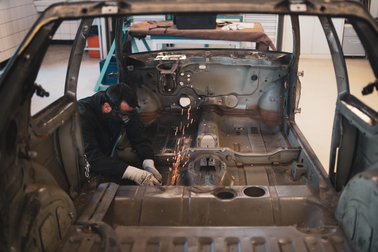SOCHAUX, FRANÇA: OFICINAS DO PEUGEOT ADVENTURE MUSEUM COMEÇAM A RESTAURAR VEÍCULOS ICÔNICOS DA MARCA. 205 GTI É O ESTREANTE, foto 10