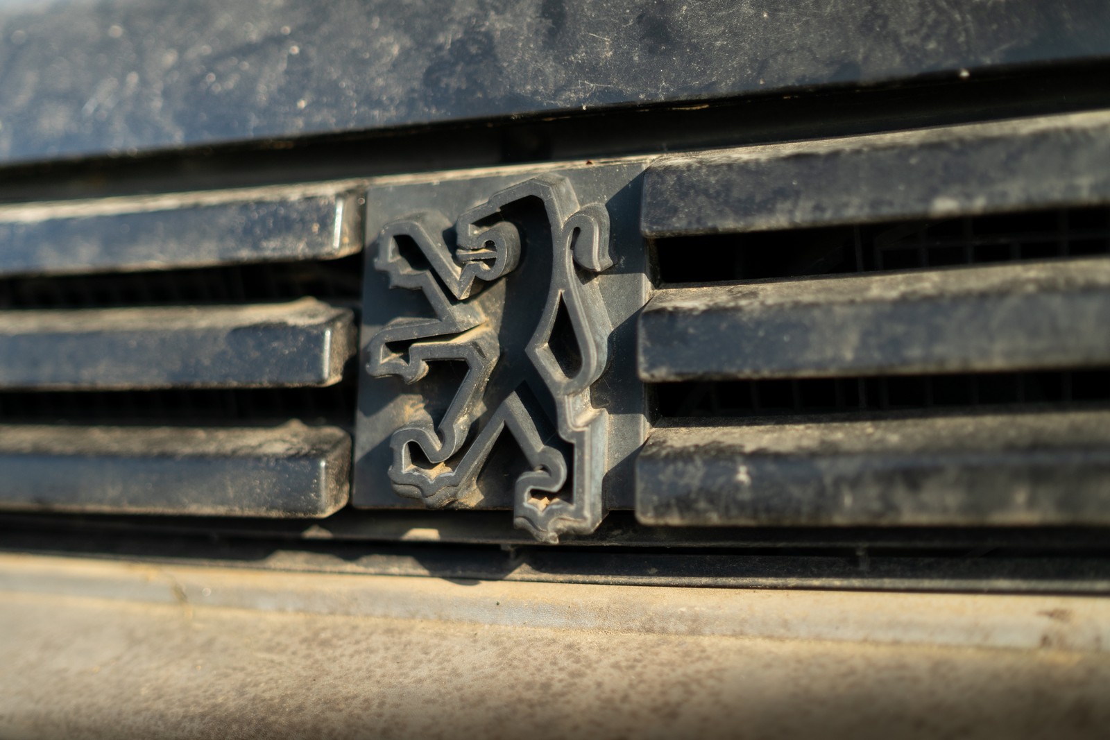 SOCHAUX, FRANÇA: OFICINAS DO PEUGEOT ADVENTURE MUSEUM COMEÇAM A RESTAURAR VEÍCULOS ICÔNICOS DA MARCA. 205 GTI É O ESTREANTE, foto 11