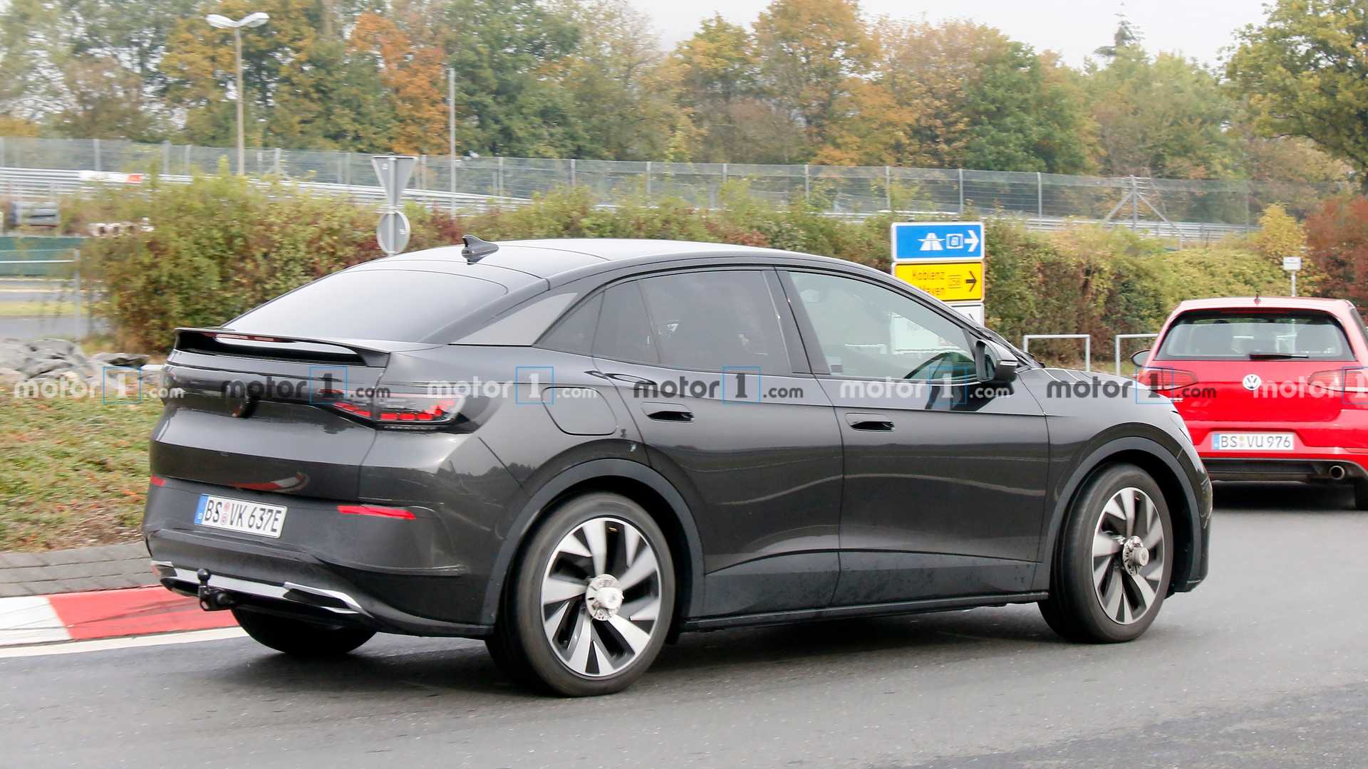VOLKSWAGEN ID.5: O IRMÃO COUPE DO ID.4 JÁ ESTÁ RODANDO EM NÜRBURGRING, foto 8