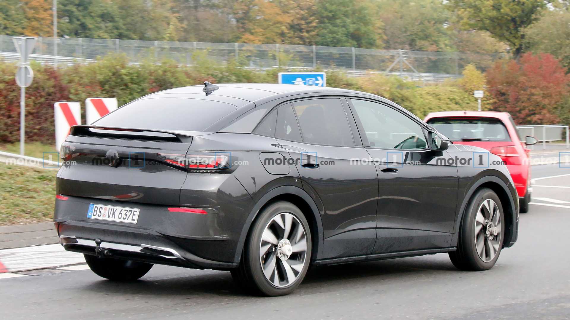 VOLKSWAGEN ID.5: O IRMÃO COUPE DO ID.4 JÁ ESTÁ RODANDO EM NÜRBURGRING, foto 9