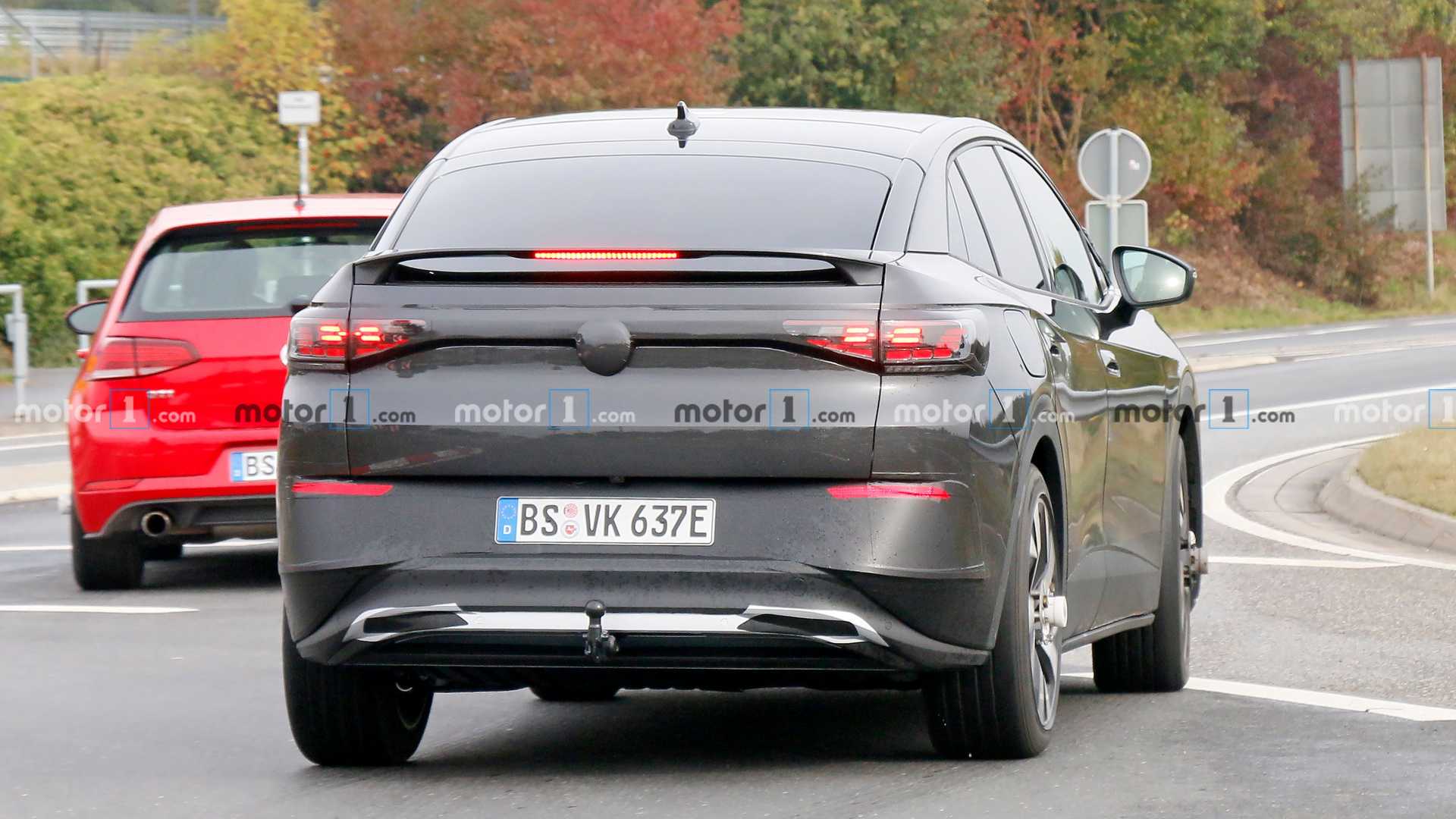 VOLKSWAGEN ID.5: O IRMÃO COUPE DO ID.4 JÁ ESTÁ RODANDO EM NÜRBURGRING, foto 12